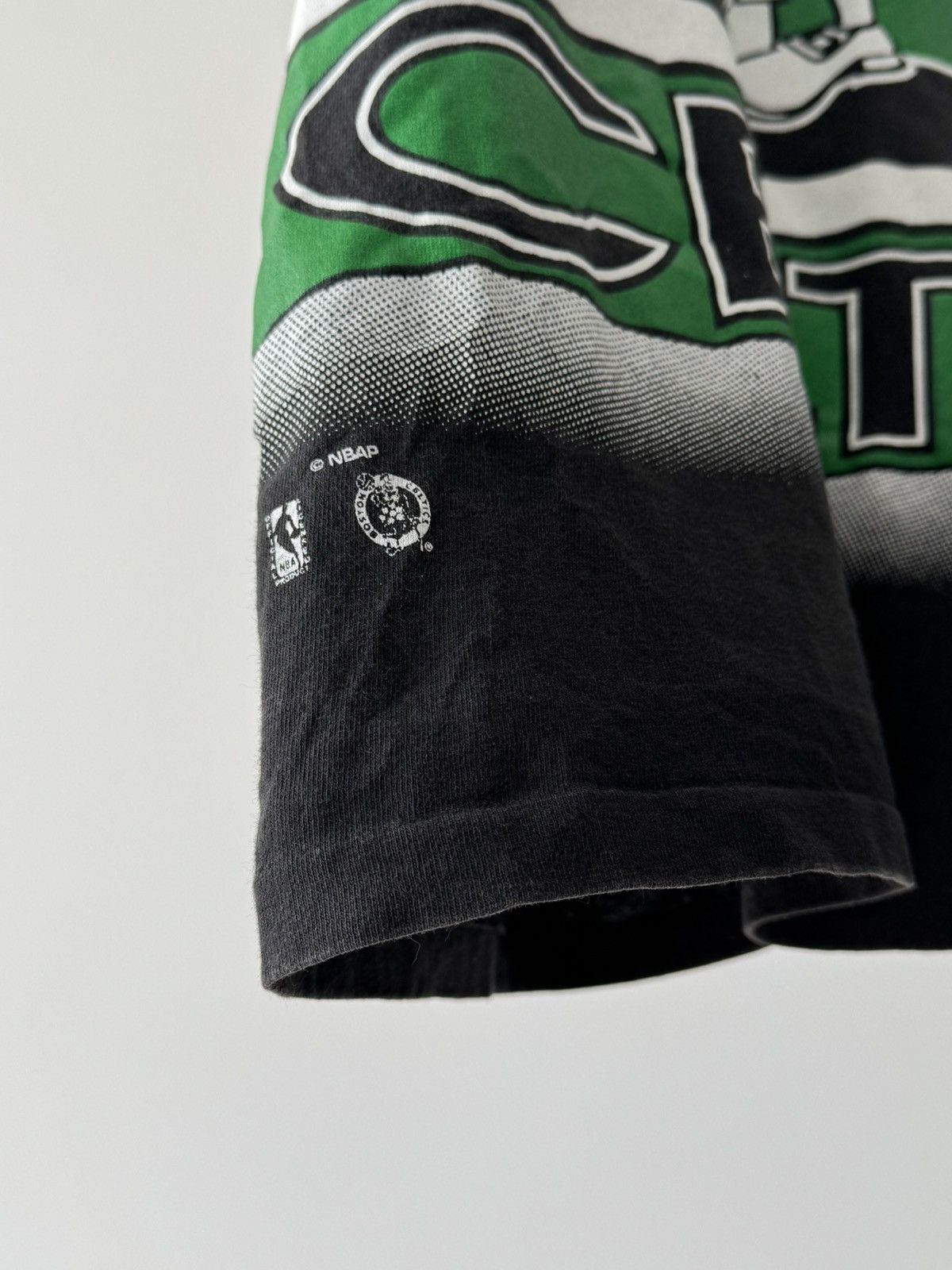 NBA Vintage 90s NBA Boston Celtics Full Print T-Shirt Size US L / EU 52-54 / 3 - 4 Thumbnail