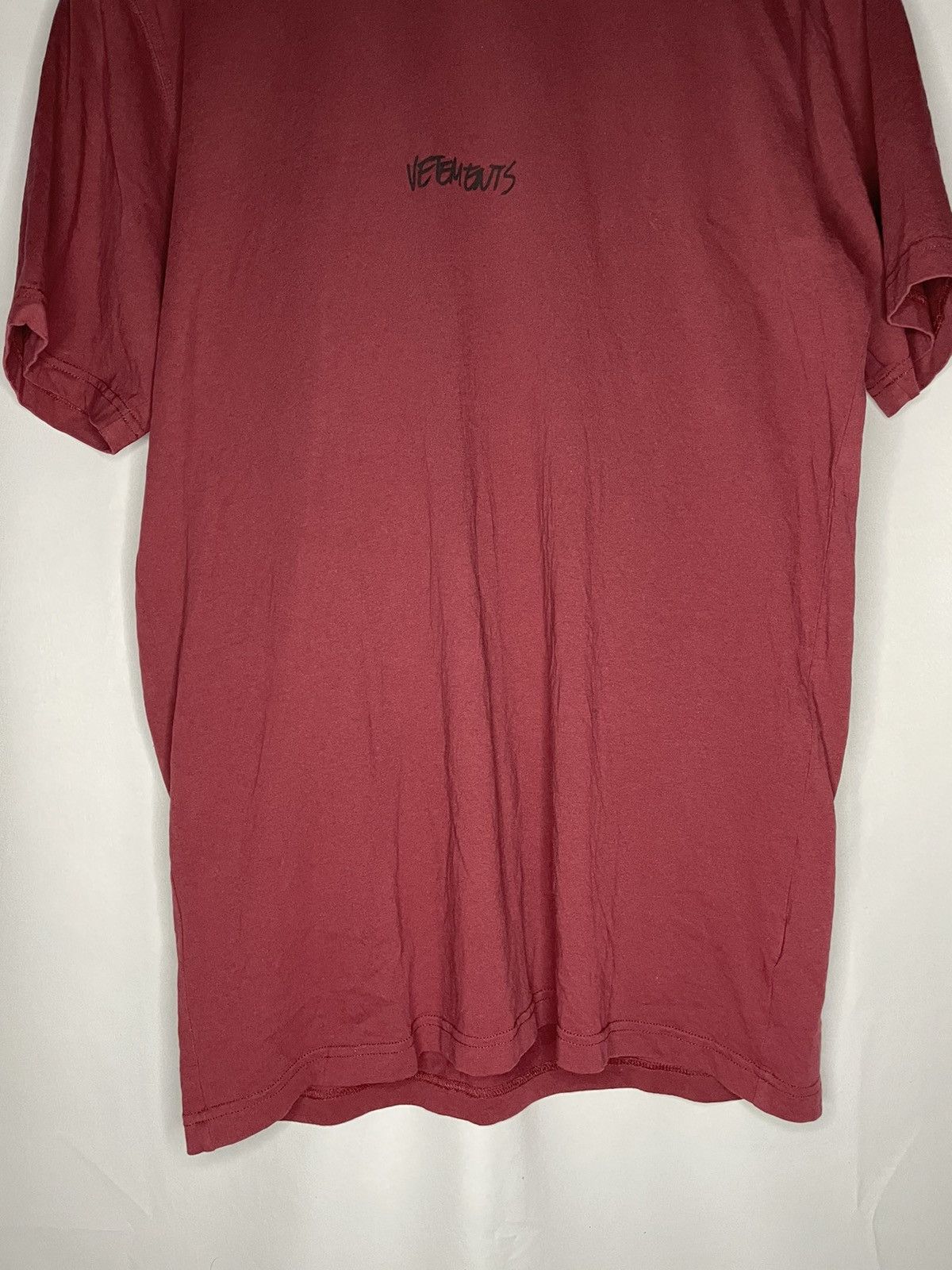 Vetements Vetements Script Logo Bordeaux T-Shirt Size US L / EU 52-54 / 3 - 4 Thumbnail