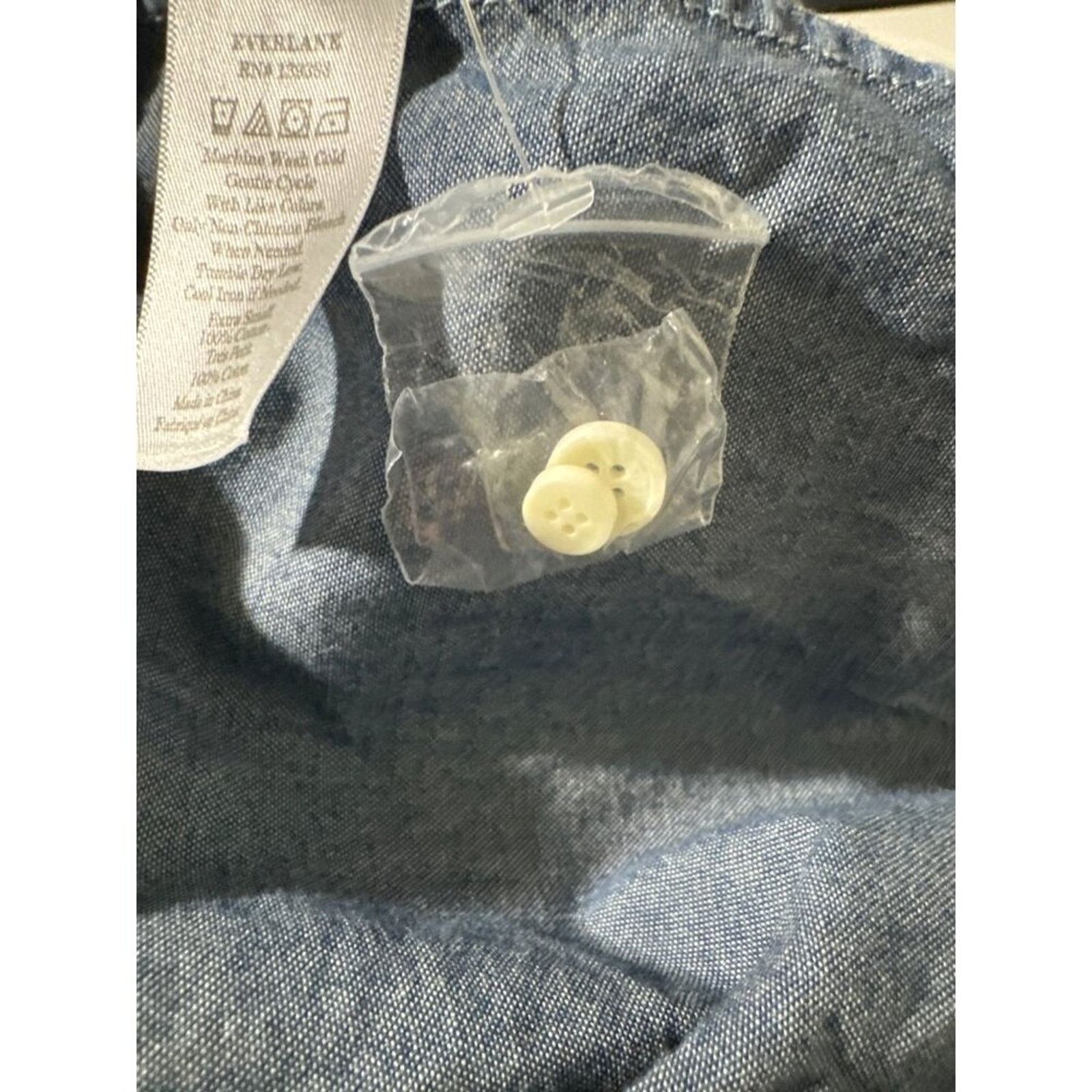 Everlane Everlane Womens The Chambray Slim Fit Shirt Button Up XS Size XS / US 0-2 / IT 36-38 - 6 Thumbnail