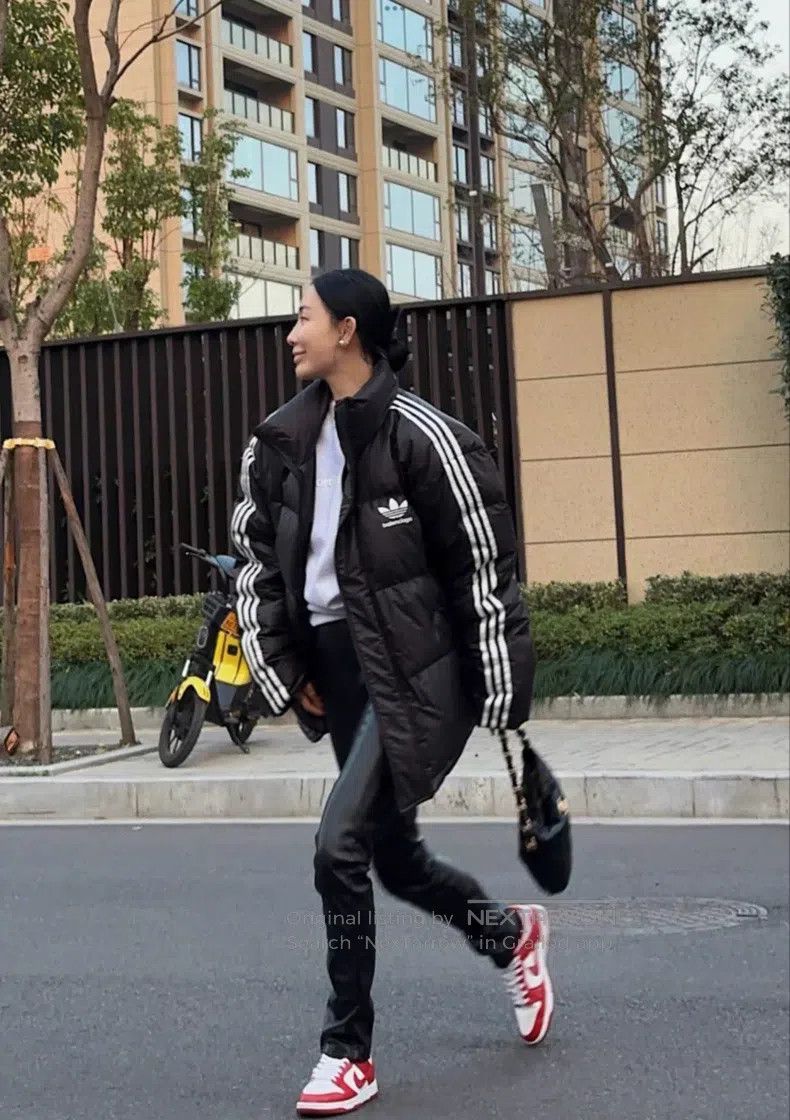 Balenciaga Balenciaga Black Puffer Jacket with Three Stripes on the S Size US S / EU 44-46 / 1 - 8 Thumbnail