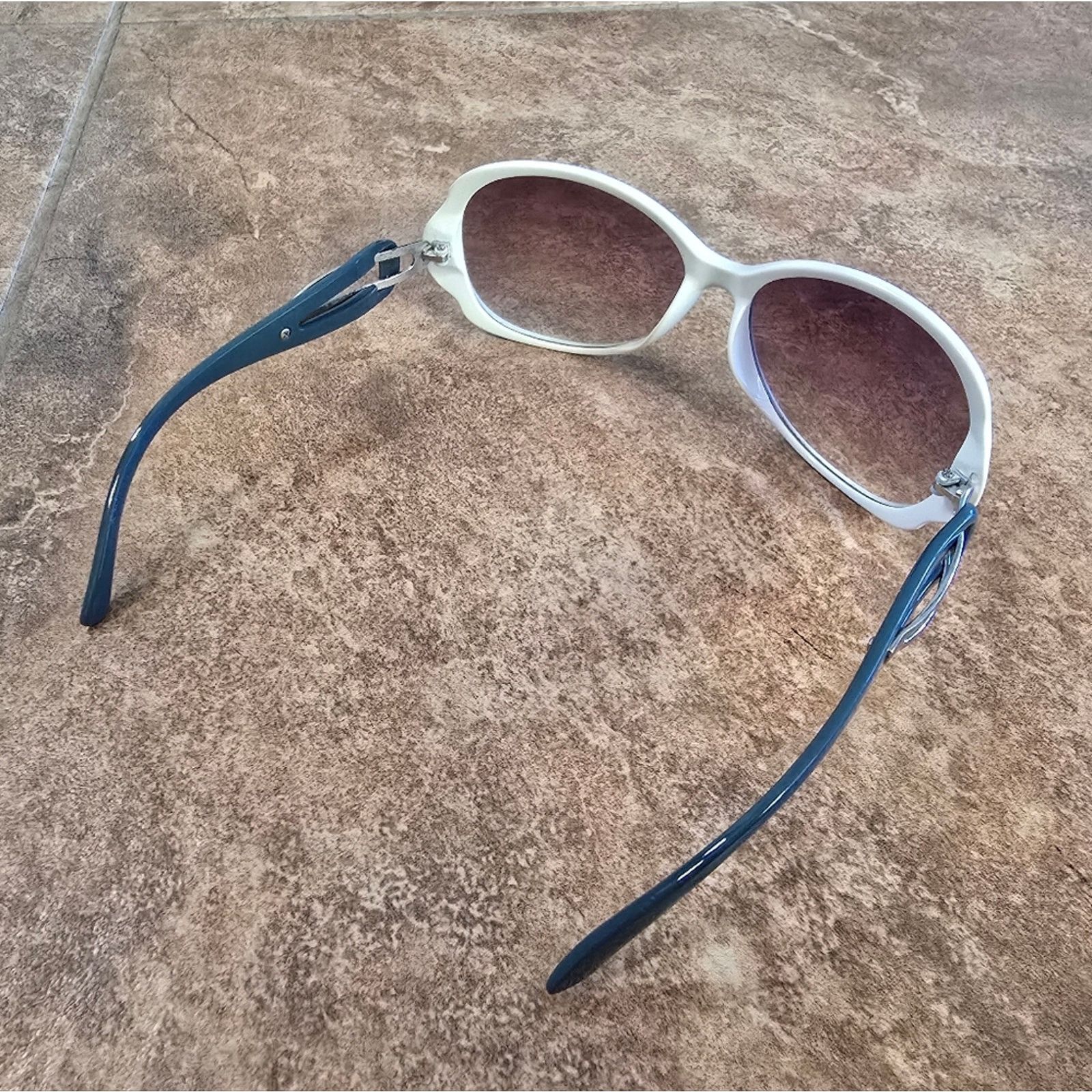 Other White Teal Blue Oversized Sunglasses Size ONE SIZE - 2 Thumbnail