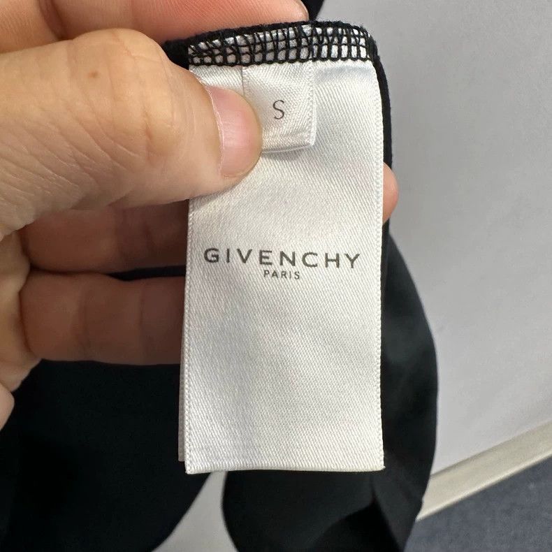 Givenchy Givenchy New Style Classic Shark Short Sleeve/ Size US S / EU 44-46 / 1 - 4 Thumbnail