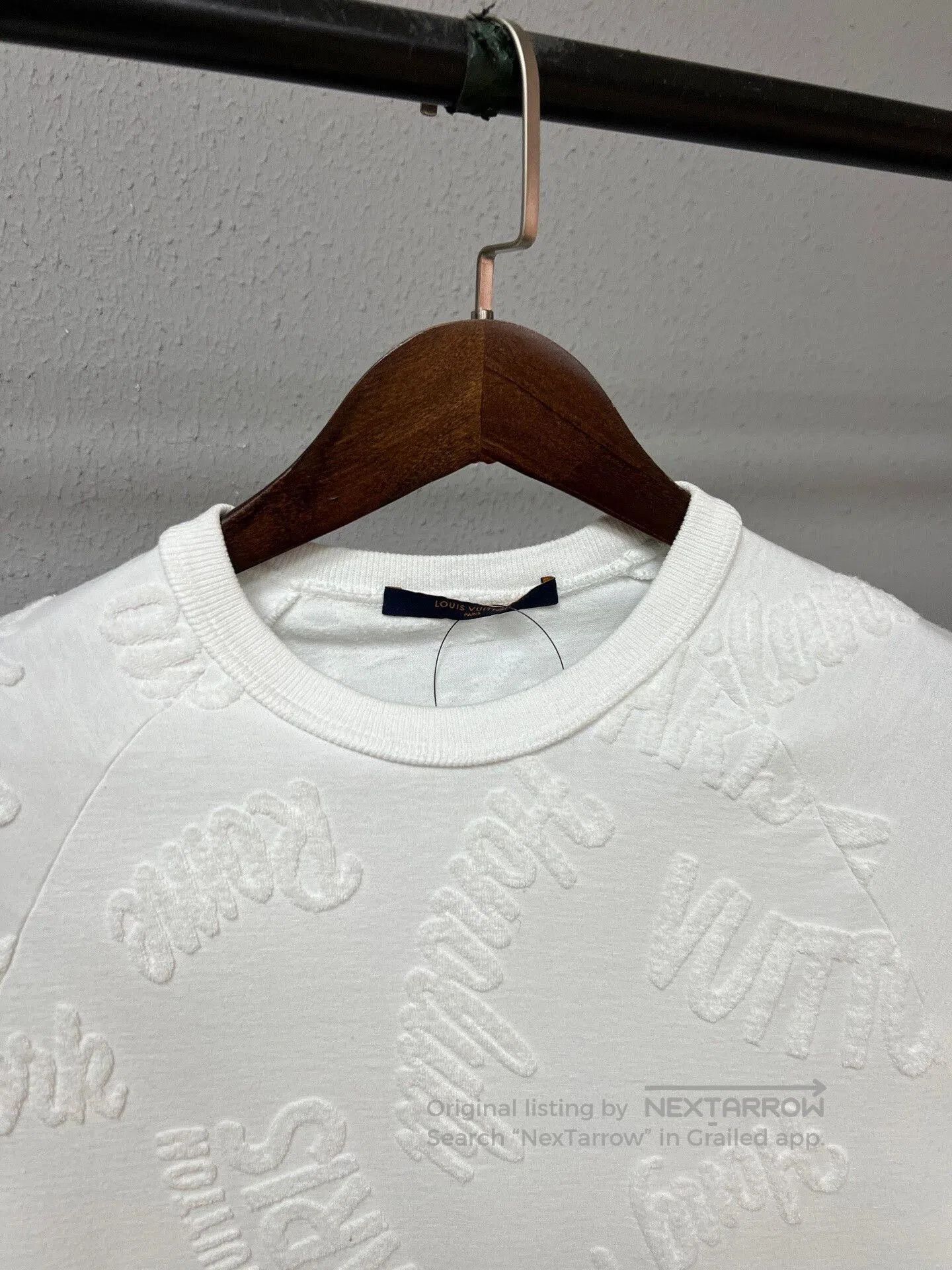 Louis Vuitton Louis Vuitton White Short Sleeve Logo Tee. Size S / US 4 / IT 40 - 3 Thumbnail