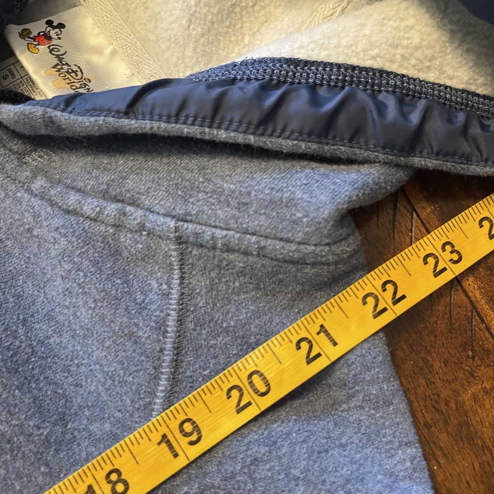 Disney Walt Disney World Hoodie S Pooh Tigger Eeyore 100 Acre Size US S / EU 44-46 / 1 - 7 Thumbnail