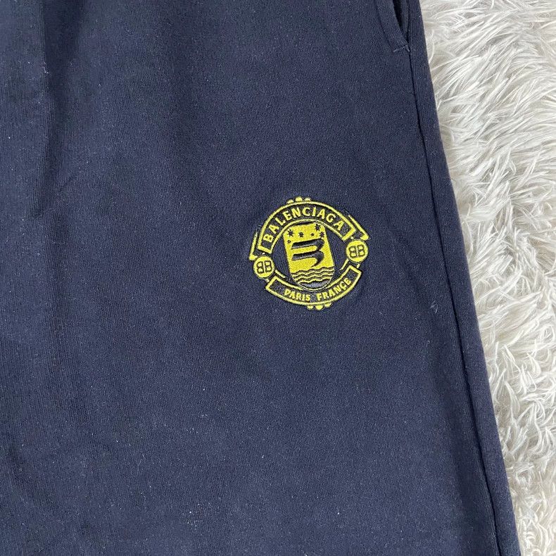 Balenciaga Balenciaga size m Manchester United embroidered trousers Size US 30 / EU 46 - 2 Thumbnail