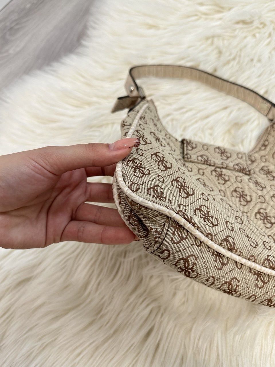 Guess × Japanese Brand × Vintage Rare 🔥🔥 Vintage monogram GUESS hobo bag Size ONE SIZE - 5 Thumbnail