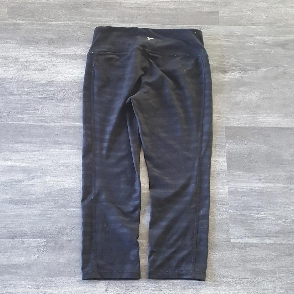 Old Navy Black Lined Fitted Athletic Capri Size 28" / US 6 / IT 42 - 2 Thumbnail