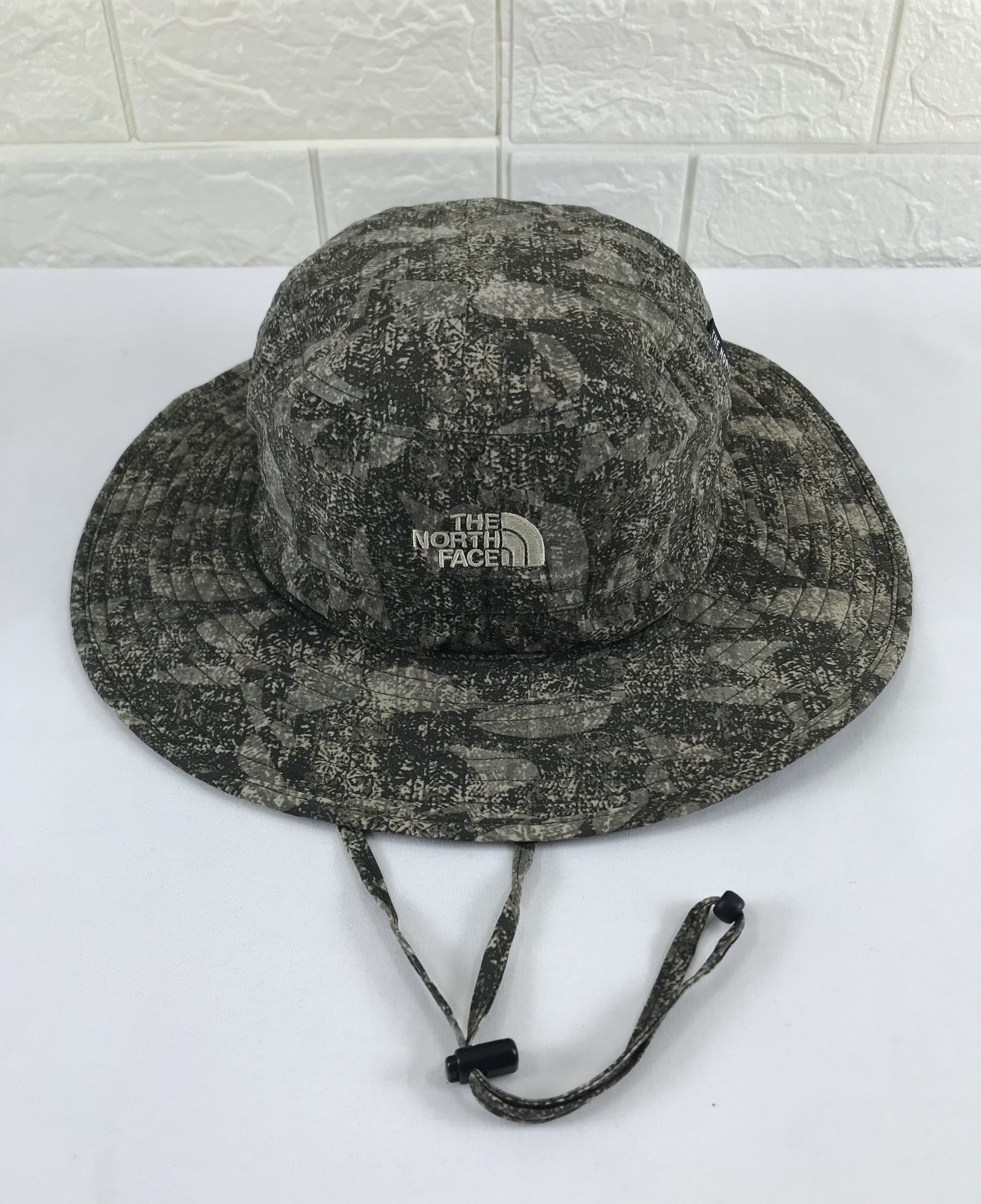 The North Face Vintage The North Face Class V Brimmer Camo Bucket Hat Size ONE SIZE - 1 Thumbnail