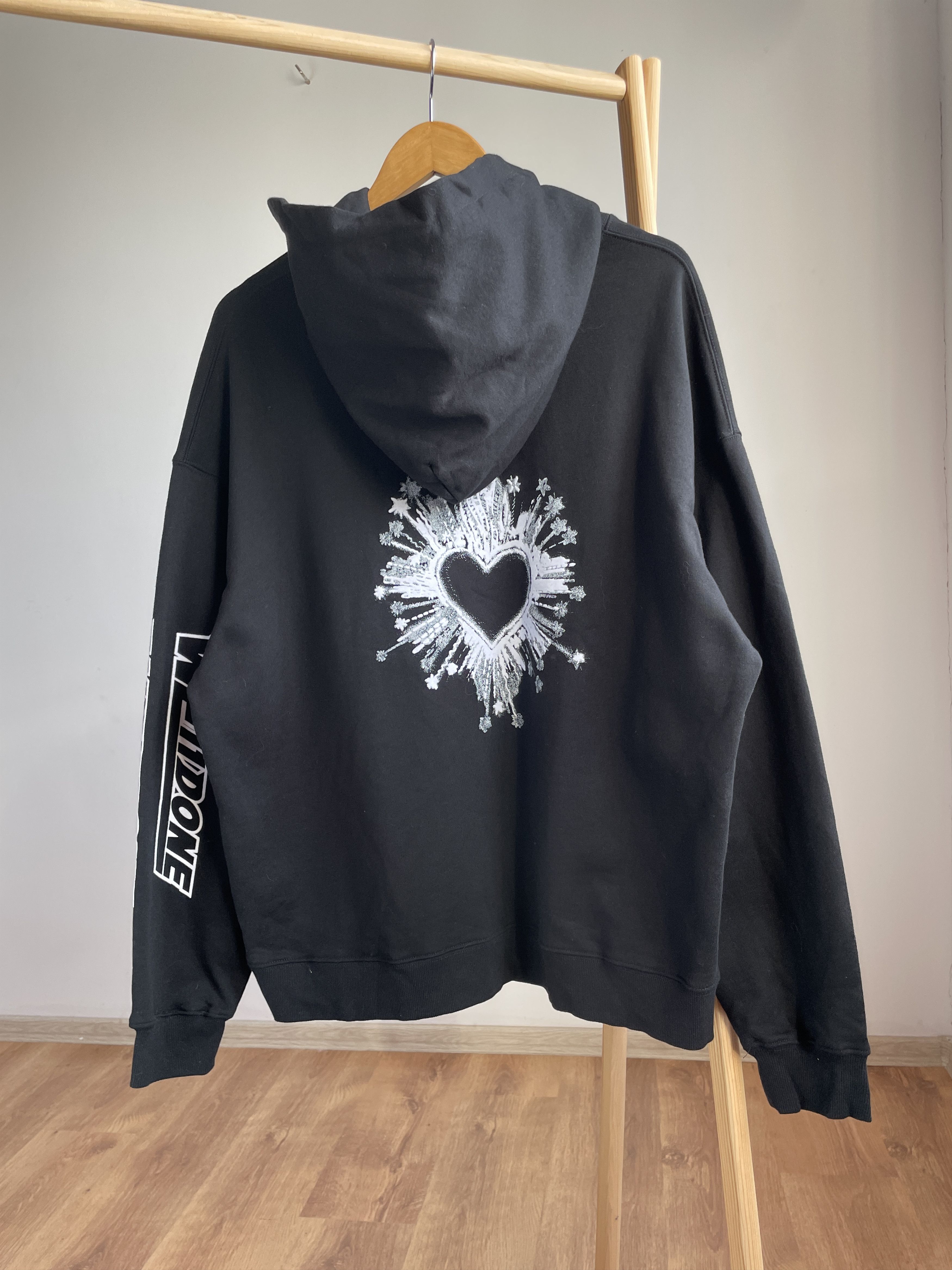 WE11DONE WE11DONE Heart Spray Hoodie Size L Size US L / EU 52-54 / 3 - 2 Thumbnail