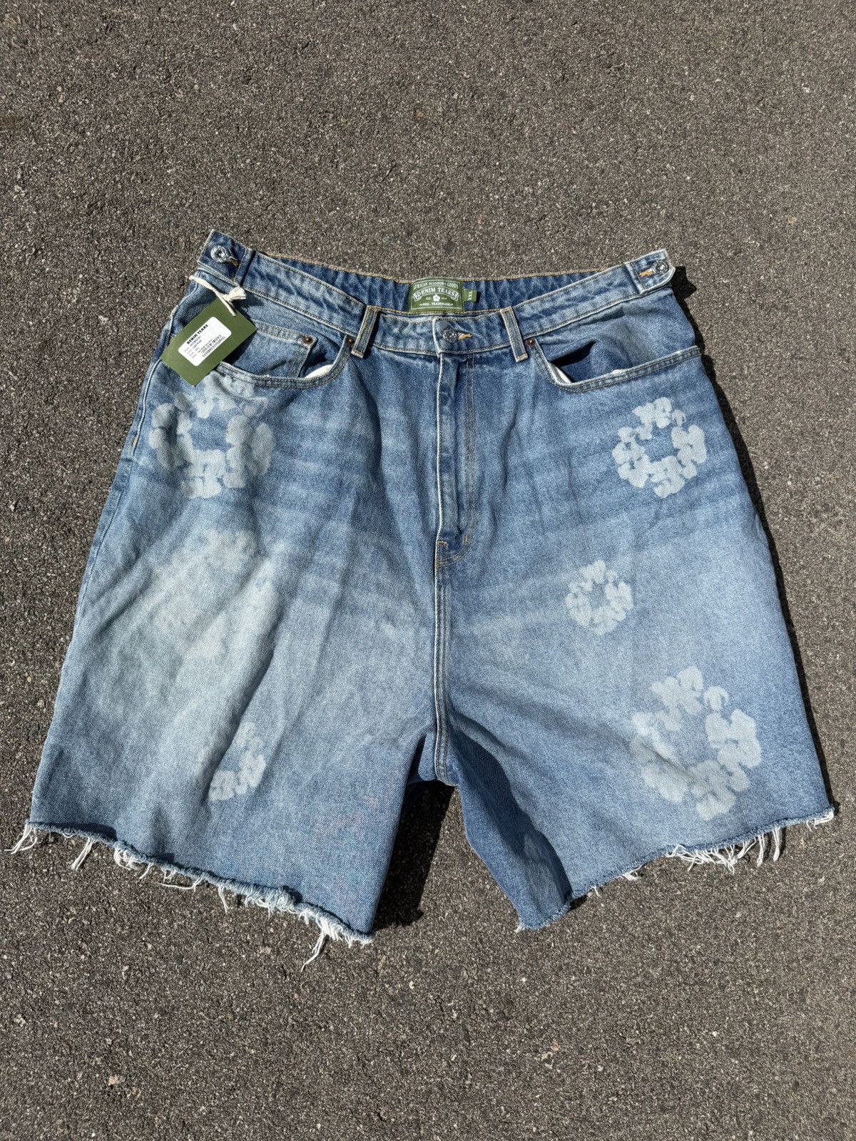 DENIM TEARS Denim Tears Laser Wreath Denim Shorts Size US 38 / EU 54 - 1 Thumbnail