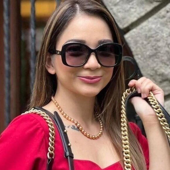 Gucci New Gucci GG0762S 001 Sunglasses - Black Frame, Grey  display picture 3