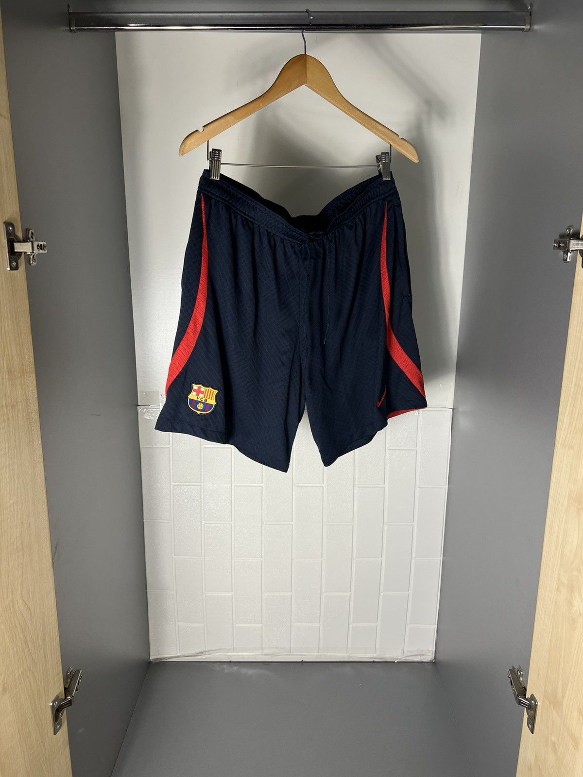 Nike VINTAGE NIKE FC BARCELONA SPAIN SOCCER JERSEY RETRO Y2K 90s Size US XL / EU 56 / 4 - 4 Thumbnail