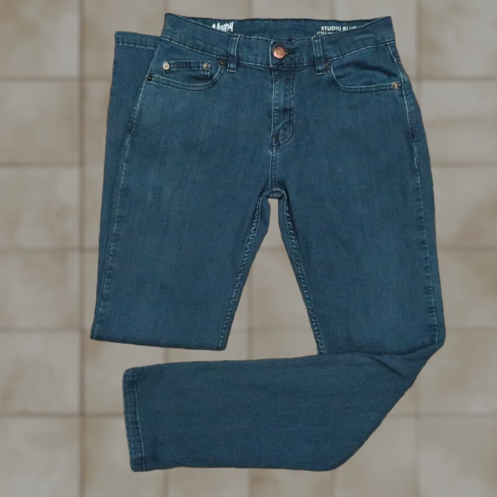 Vintage Mugsy Jeans Men 5-Pocket Straight Style Denim Jeans Blue Medium Wash 31x32 Cotton Polyester Viscose Stretch Regular Fit Belt Loops Machine Washable Size US 31 - 1 Thumbnail