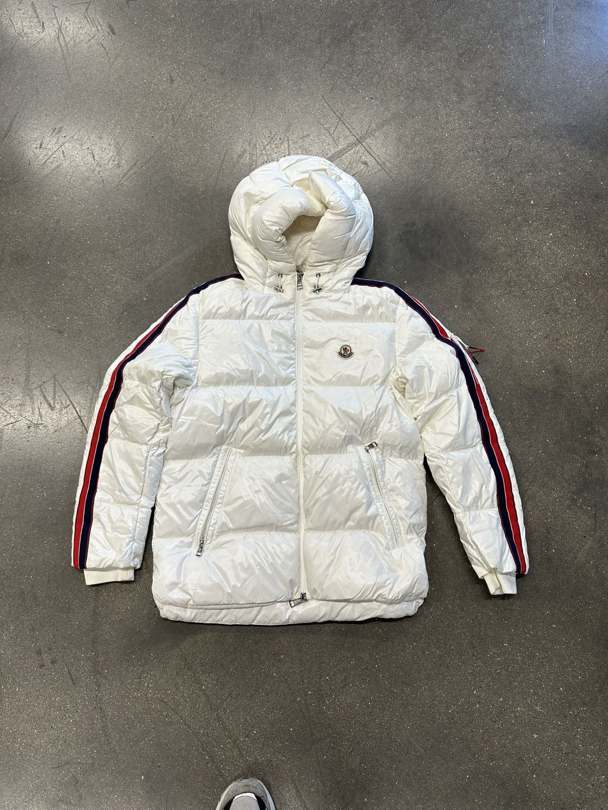 Moncler Moncler Dincer Short doen jacket off white Size US L / EU 52-54 / 3 - 1 Thumbnail