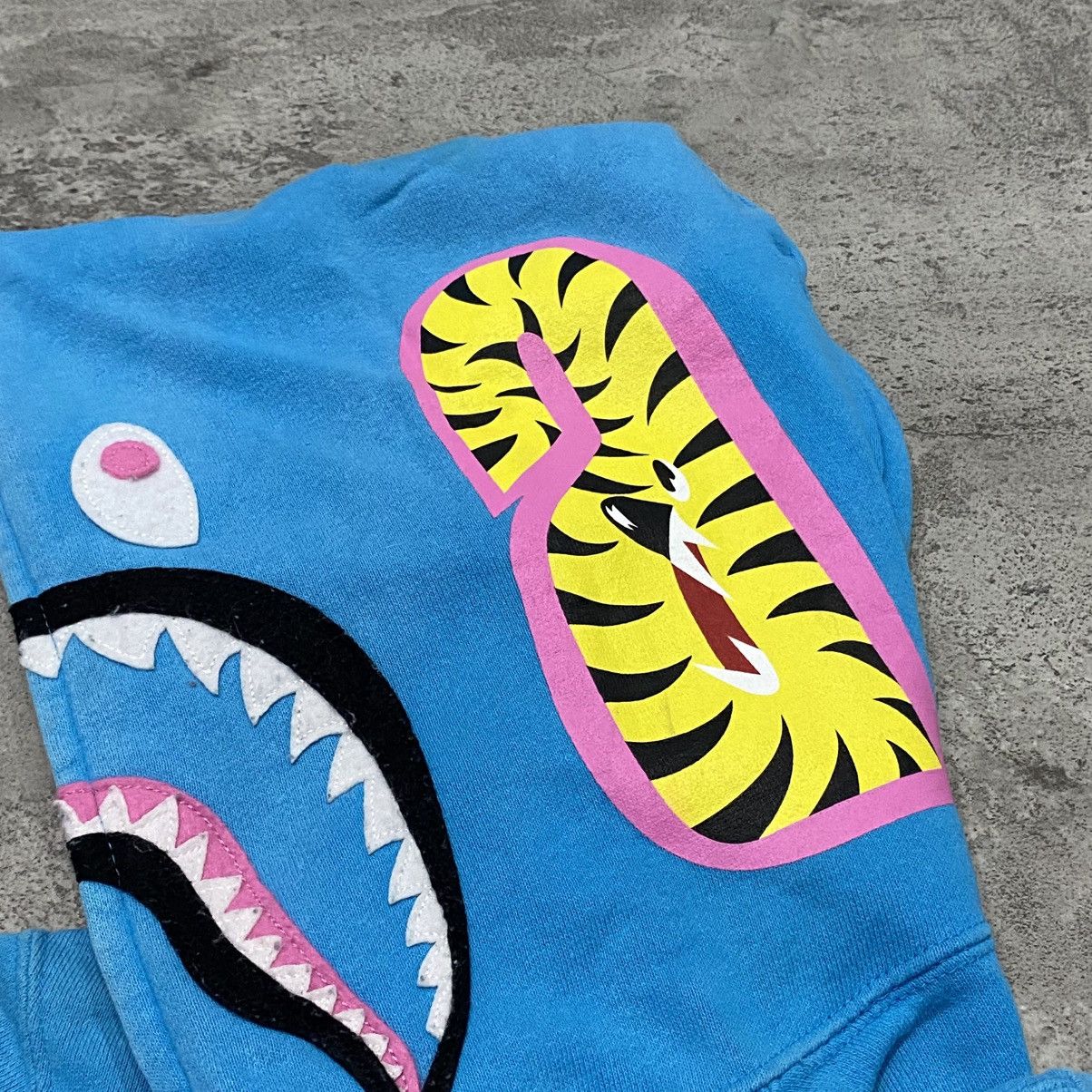Bape Bape Neon Shark Hoodie Size XS / US 0-2 / IT 36-38 - 4 Thumbnail