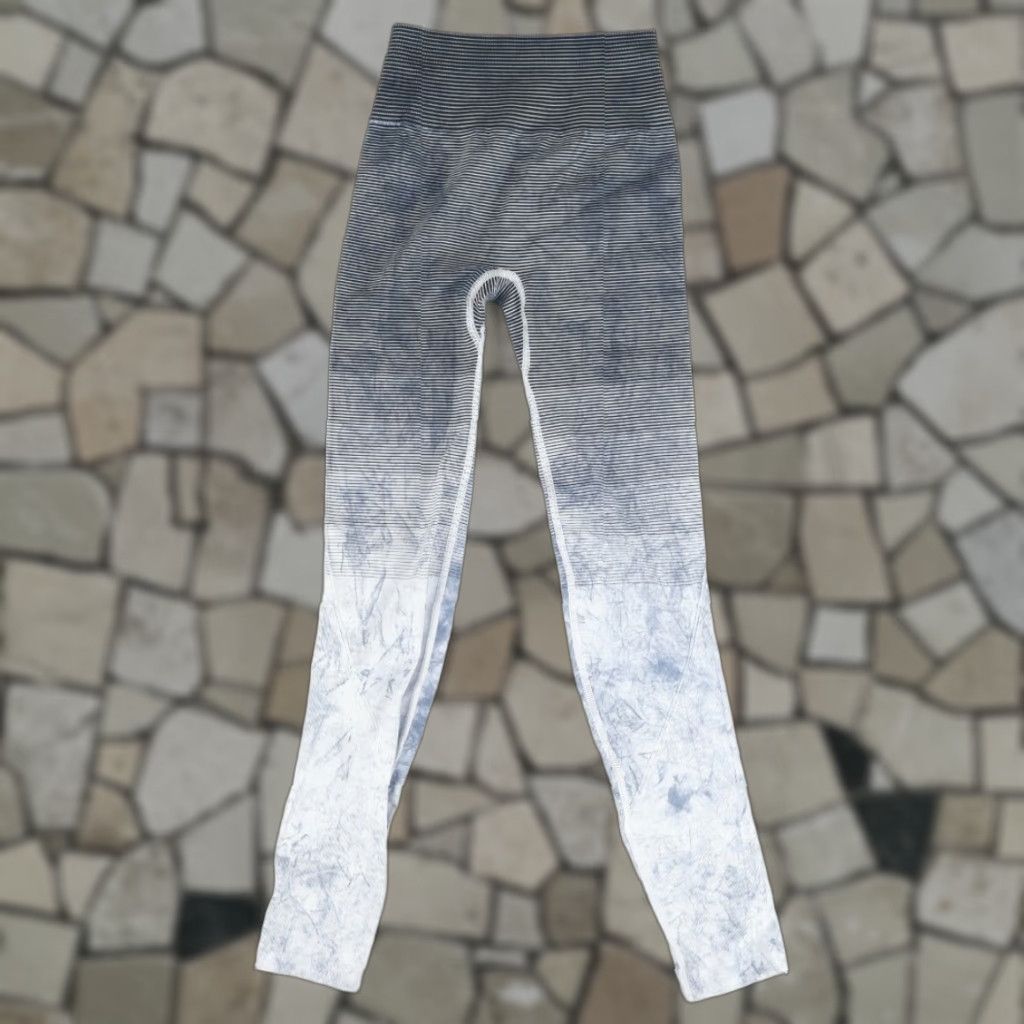 Lululemon Lululemon Leggings Women's 2 Blue Ombre Seamless HR Tie Dye Nylon Woven Slim fit Inseam 25in 18" Waist Training Activewear Pants Size 26" / US 2 / IT 38 - 1 Thumbnail