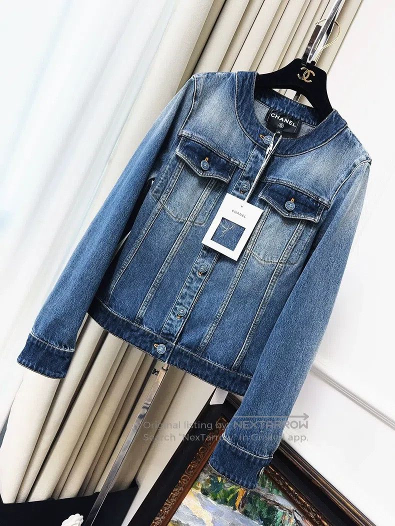 Chanel 24B blue round neck two-pocket gradient denim jacke