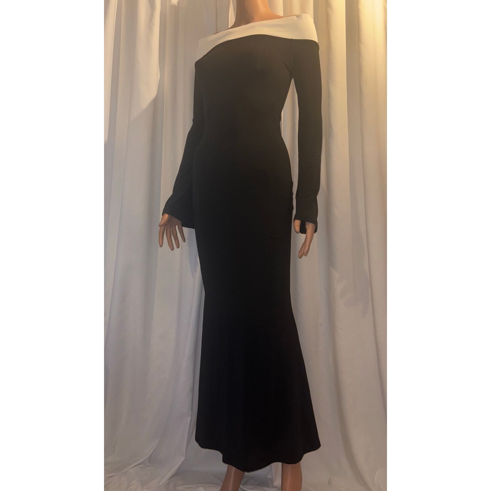 Shein SHEIN XS (2) Black/White Off-Shoulder Dress Size XS / US 0-2 / IT 36-38 - 3 Thumbnail