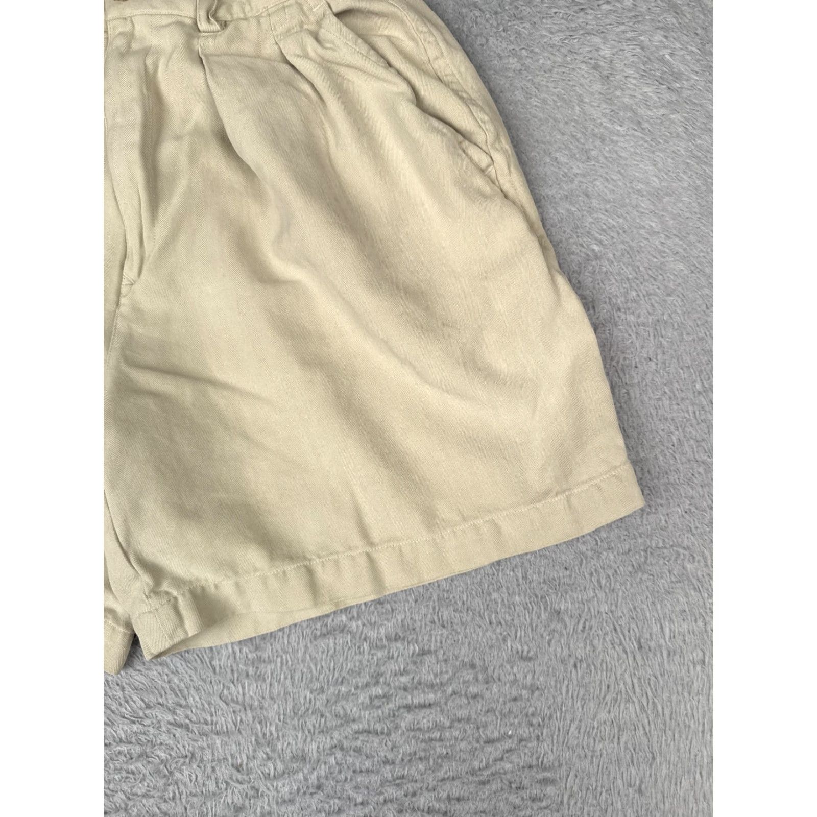 Tommy Bahama Tommy Bahama Shorts Women 8 Beige Silk Pleated Front Bermuda Casual Resort Herringbone Pockets 6 In Inseam High Rise Size 30" / US 8 / IT 44 - 2 Thumbnail
