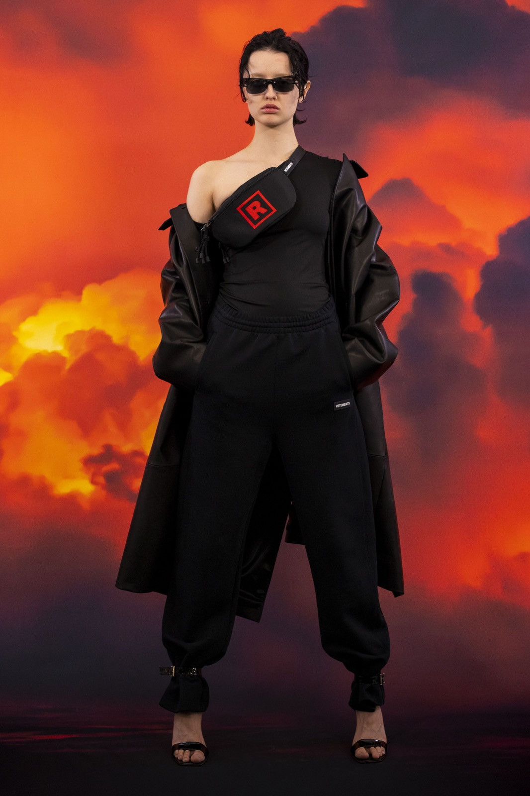 Vetements FW2021 Oversized Flared Rubber Logo Sweatpants Size US 32 / EU 48 - 2 Thumbnail
