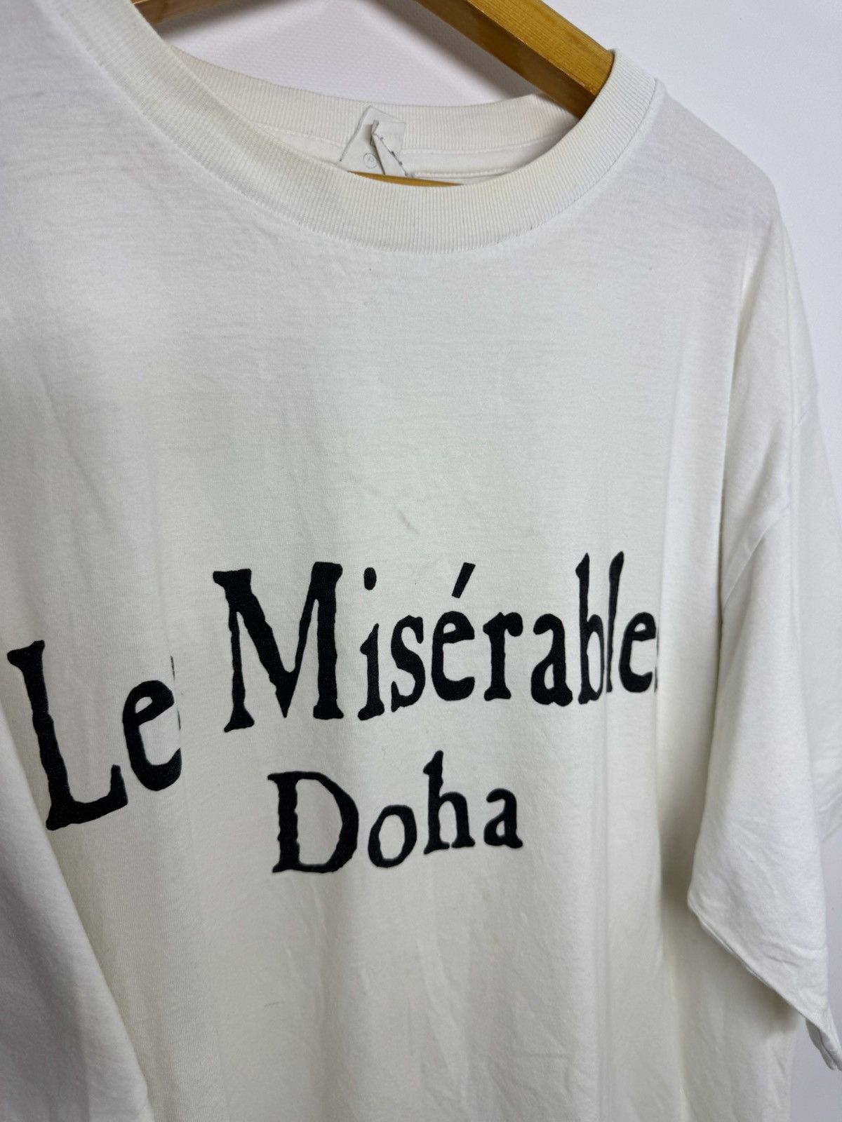Vintage Vintage Les Miserable London T-Shirt 00’s Size US XXL / EU 58 / 5 - 9 Thumbnail