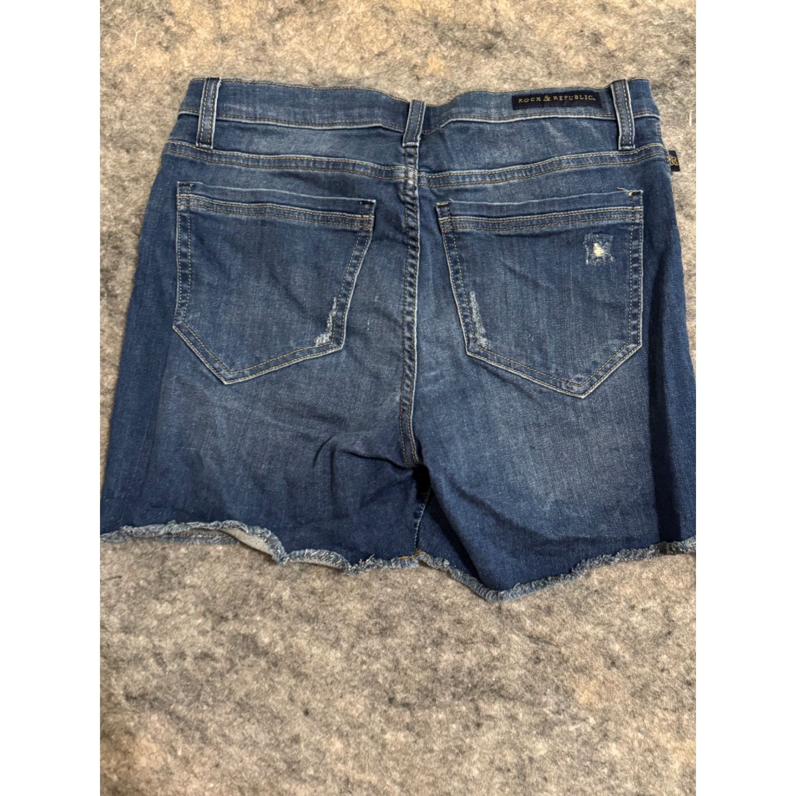 Vintage Rock & Republic Bermuda Shorts Women’s Blue Distressed Size 12 Beach Casual 5-Pocket Denim Short(s) Regular Fit Womens Size 34" / US 12 / IT 48 - 3 Thumbnail