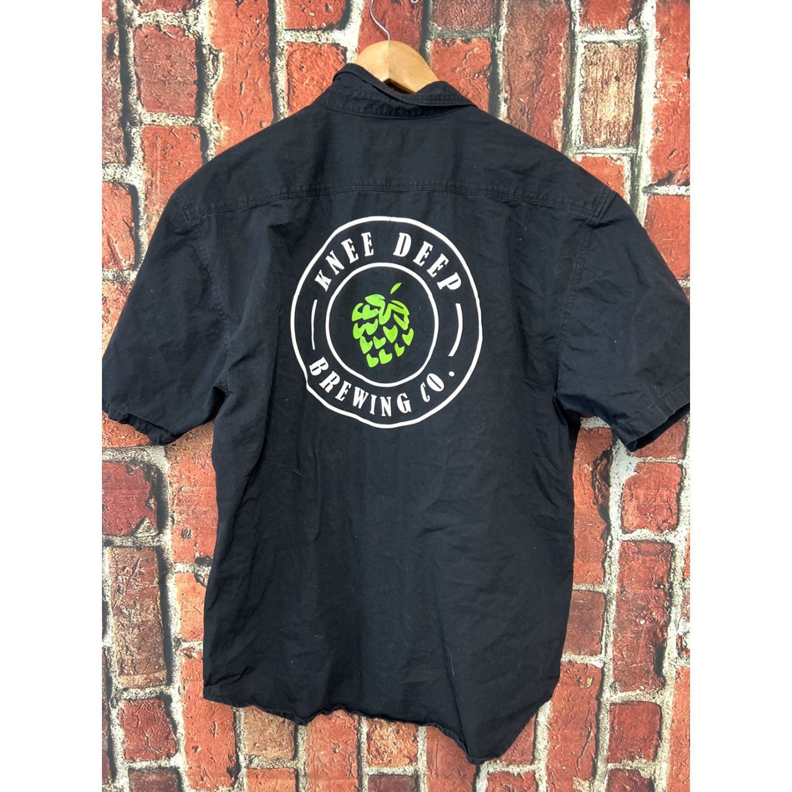 CO Knee Deep Brewing Co Beer Mens Black Button Up Shirt XL Short Sleeve Shirt Size US XL / EU 56 / 4 - 3 Thumbnail