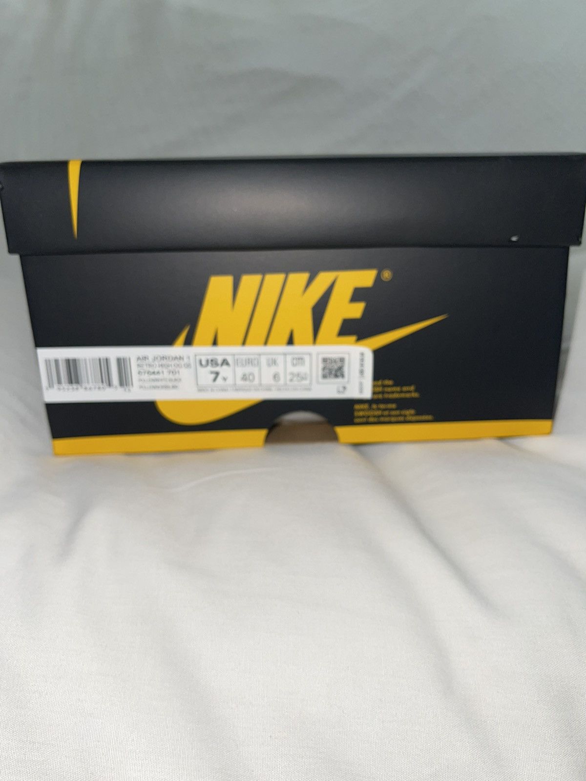 Jordan Brand Nike Air Jordan Retro OG pollen size 7Y or women’s 8 Size US 7 / EU 40 - 8 Thumbnail