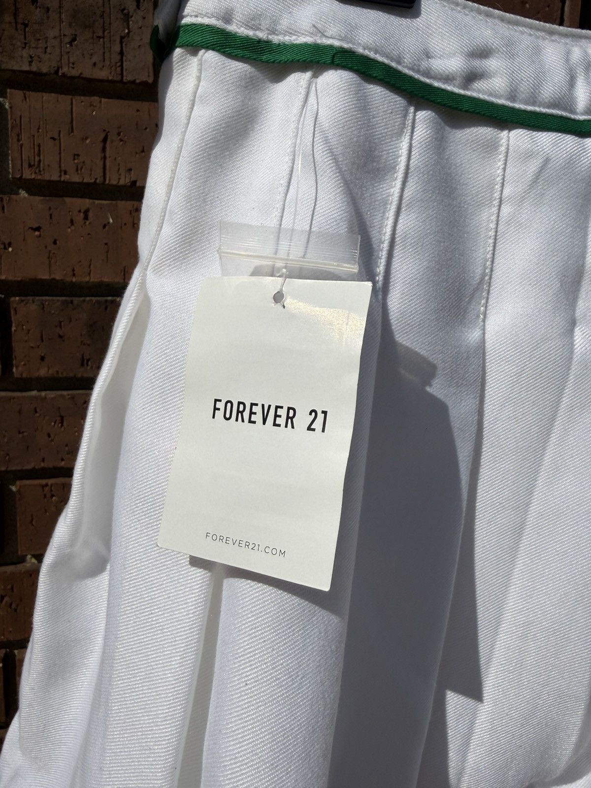 Forever 21 Forever 21 Tennis Style White Mini Skirt Green Trim Pleated Size 24" / US 00 / IT 34 - 5 Thumbnail