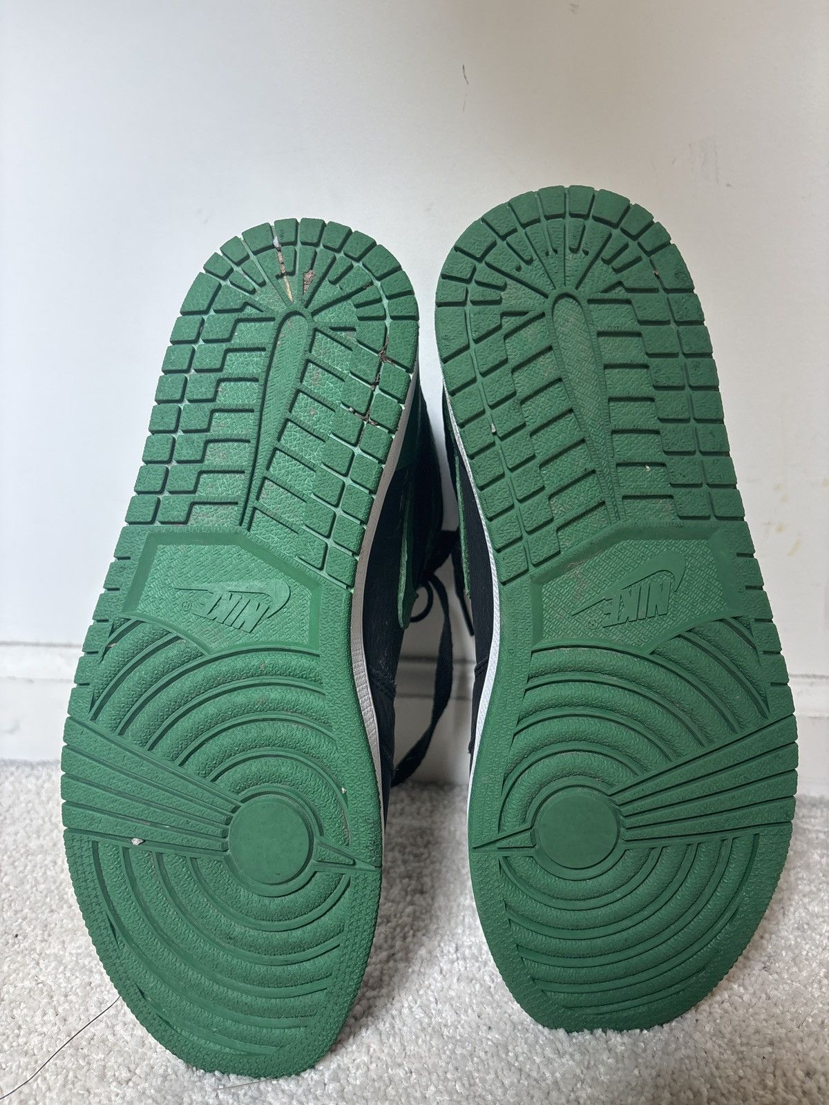Jordan Brand Jordan 1 Pine Green Black Size US 9 / EU 42 - 4 Thumbnail