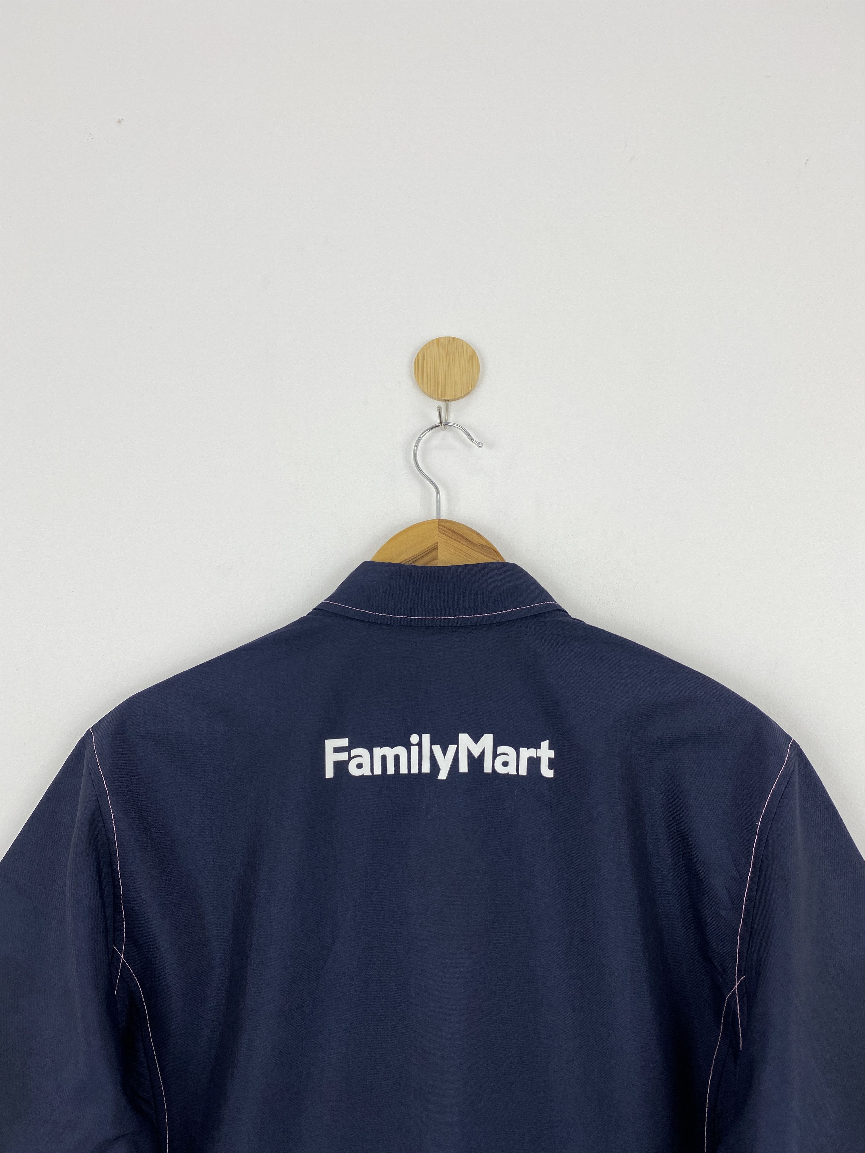 Japanese Brand × Vintage Vintage Family Mart Workers Shirt J1772 Size US L / EU 52-54 / 3 - 4 Thumbnail