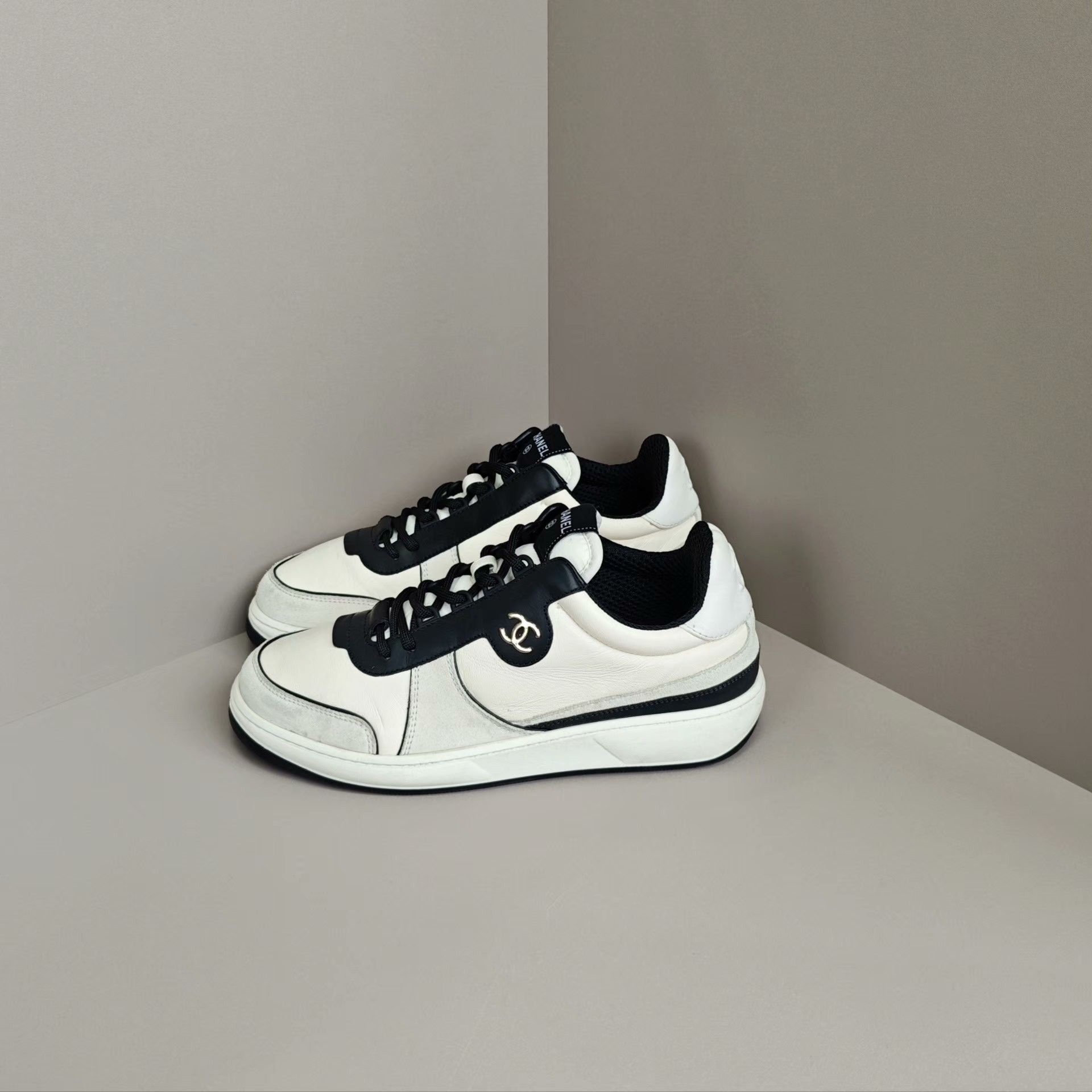 Chanel Chanel Silver Lowtop Sneakers 7 Men Size US 7 / EU 40 - 1 Thumbnail