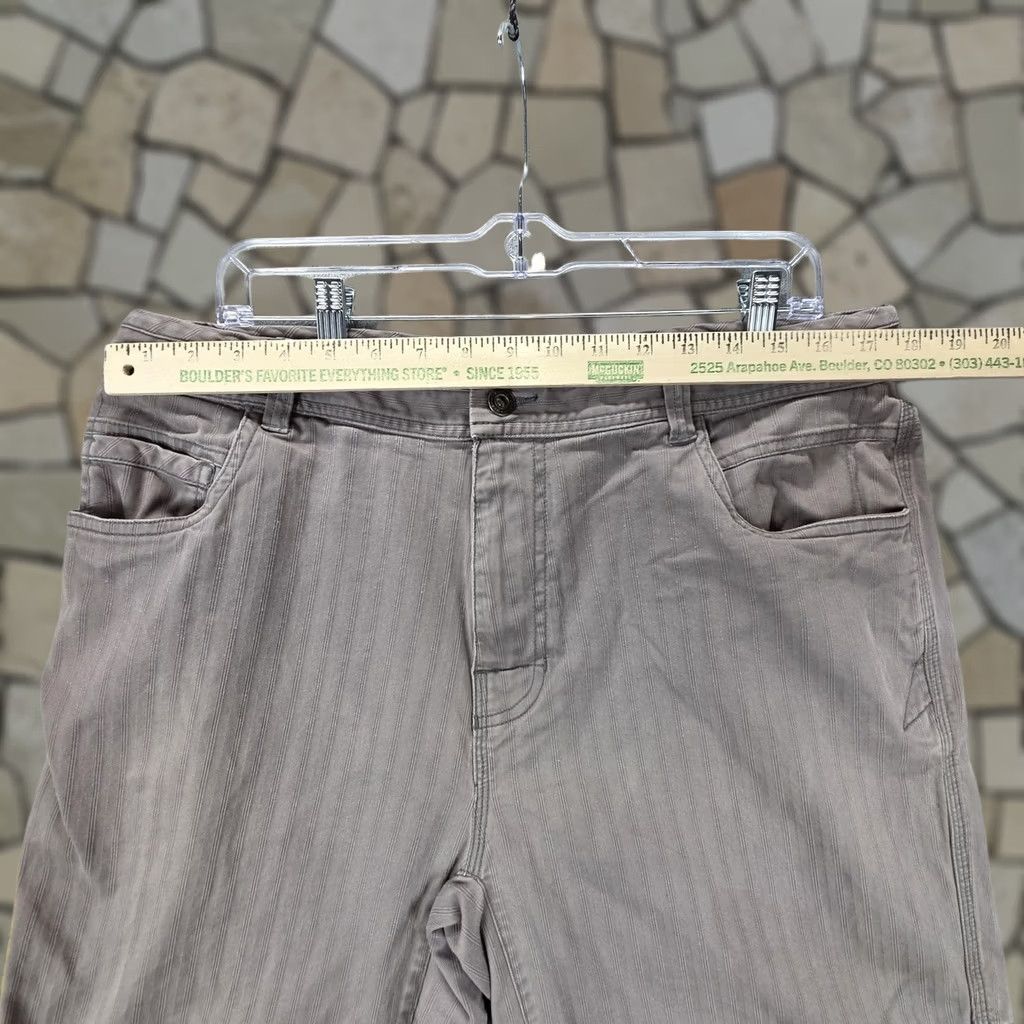 Prana PrAna Mens Cargo Shorts 36 Gray Breathe Canvas Striped Stretch 11 Outdoor Casual Belt Loop Shorts Mens Size US 36 / EU 52 - 1 Thumbnail