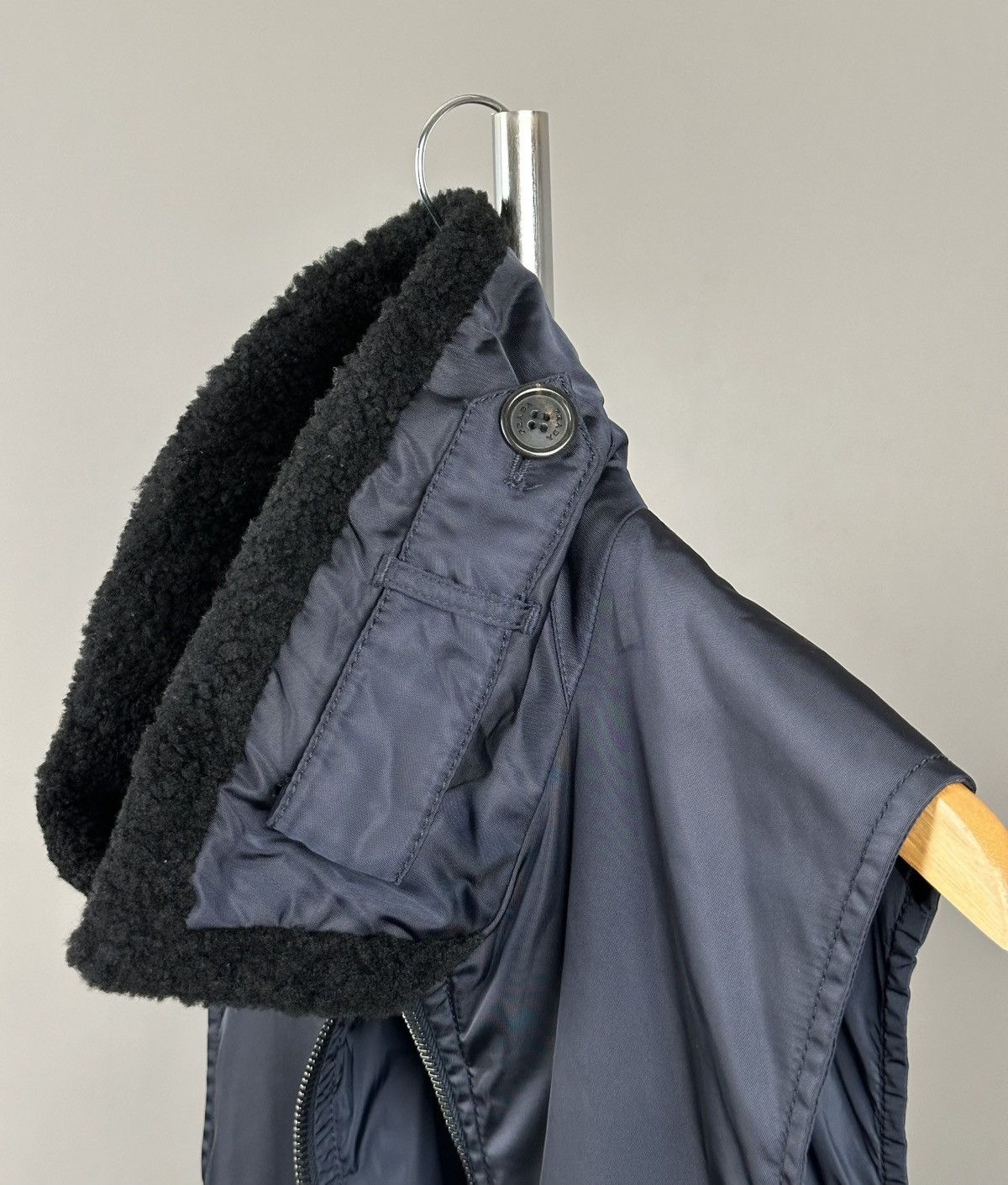 Prada Prada - Collared Nylon Technical Vest - Faux Sherling Collar Size M / US 6-8 / IT 42-44 - 12 Thumbnail