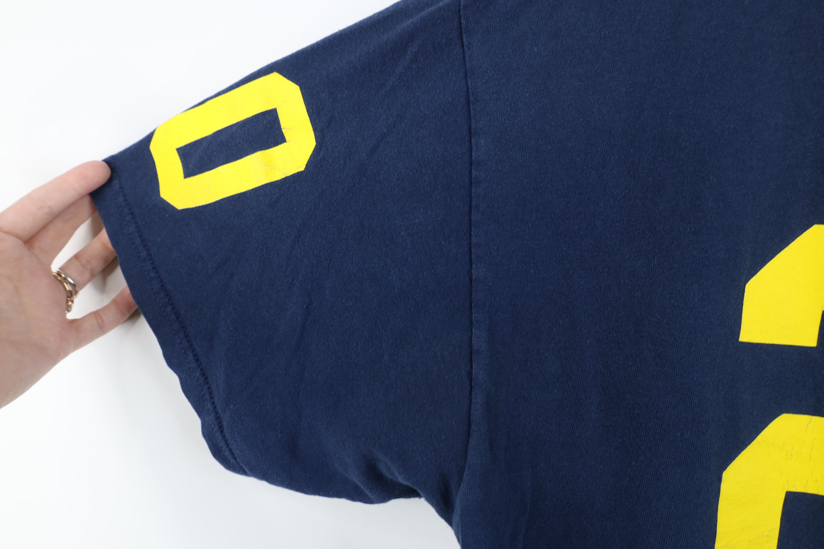 Nike Vintage Nike Swoosh University Michigan Football T-Shirt Size US L / EU 52-54 / 3 - 9 Thumbnail