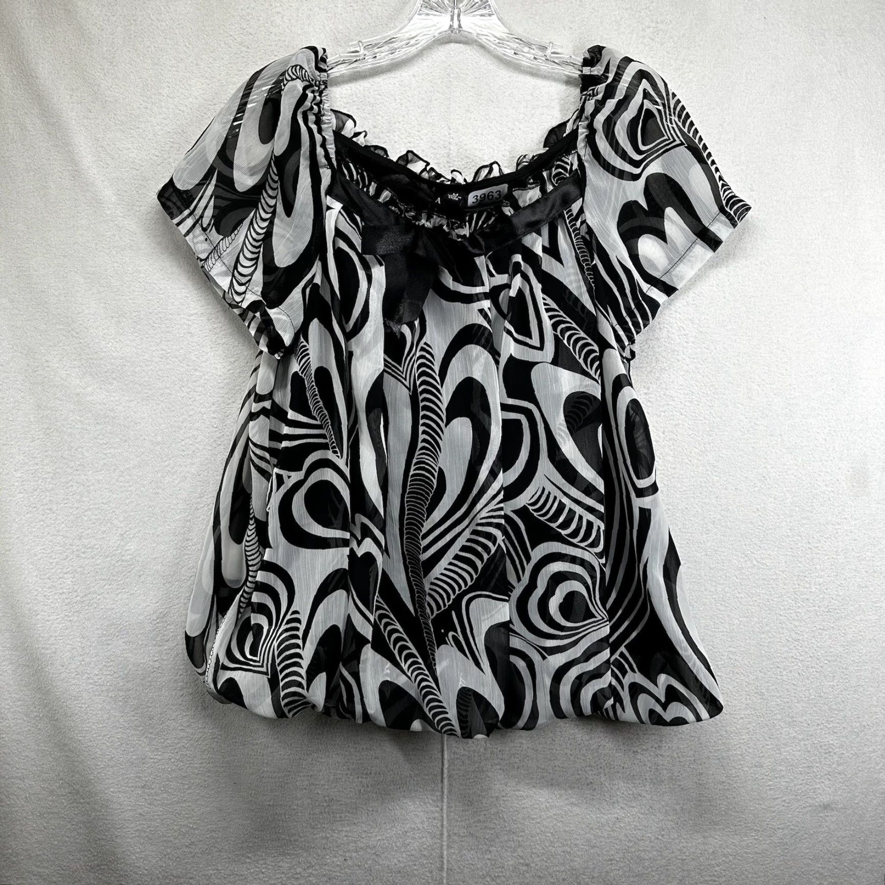 Vintage **Retro 70s Women's Medium Geometric Black & White Bow Top** User: **Retro 70s Women's Medium Geometric Black & White Bow Blouse** Size M / US 6-8 / IT 42-44 - 2 Thumbnail