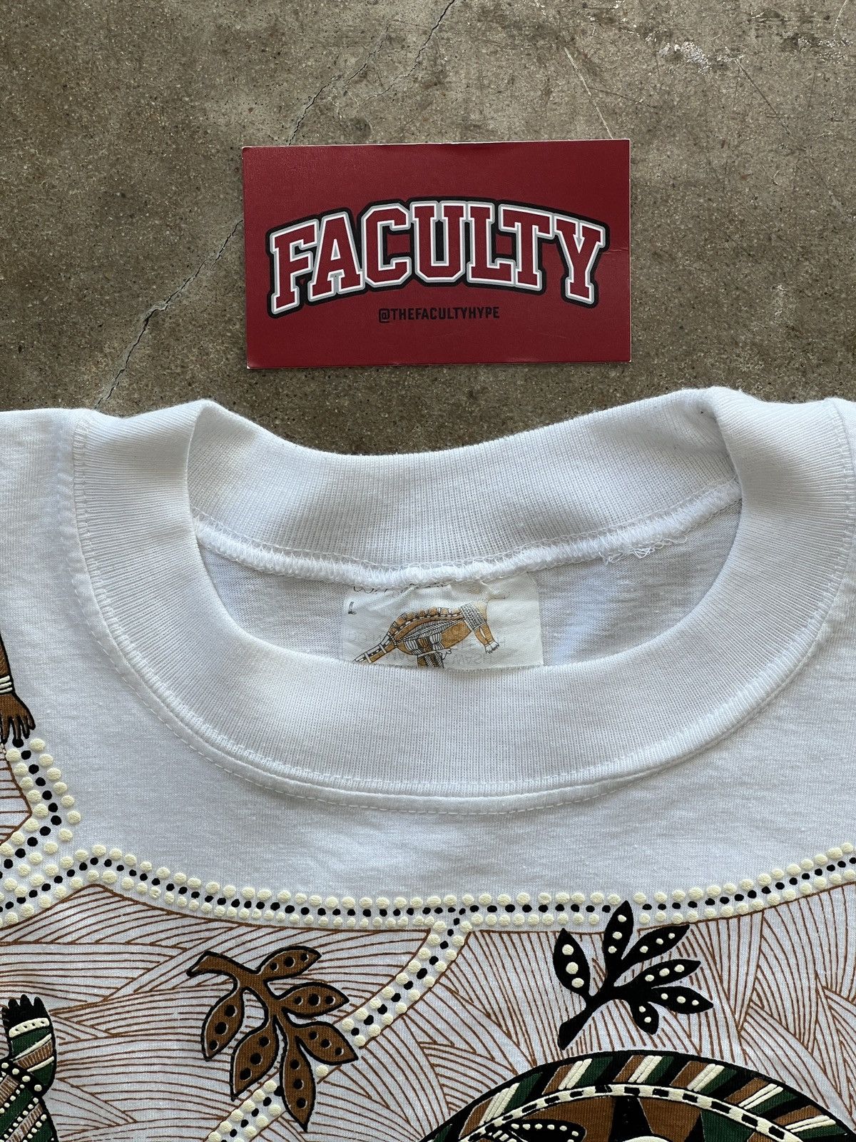 Vintage Vintage 90s Australia Watering Animal Tribal Art Tee Large Size US L / EU 52-54 / 3 - 3 Thumbnail