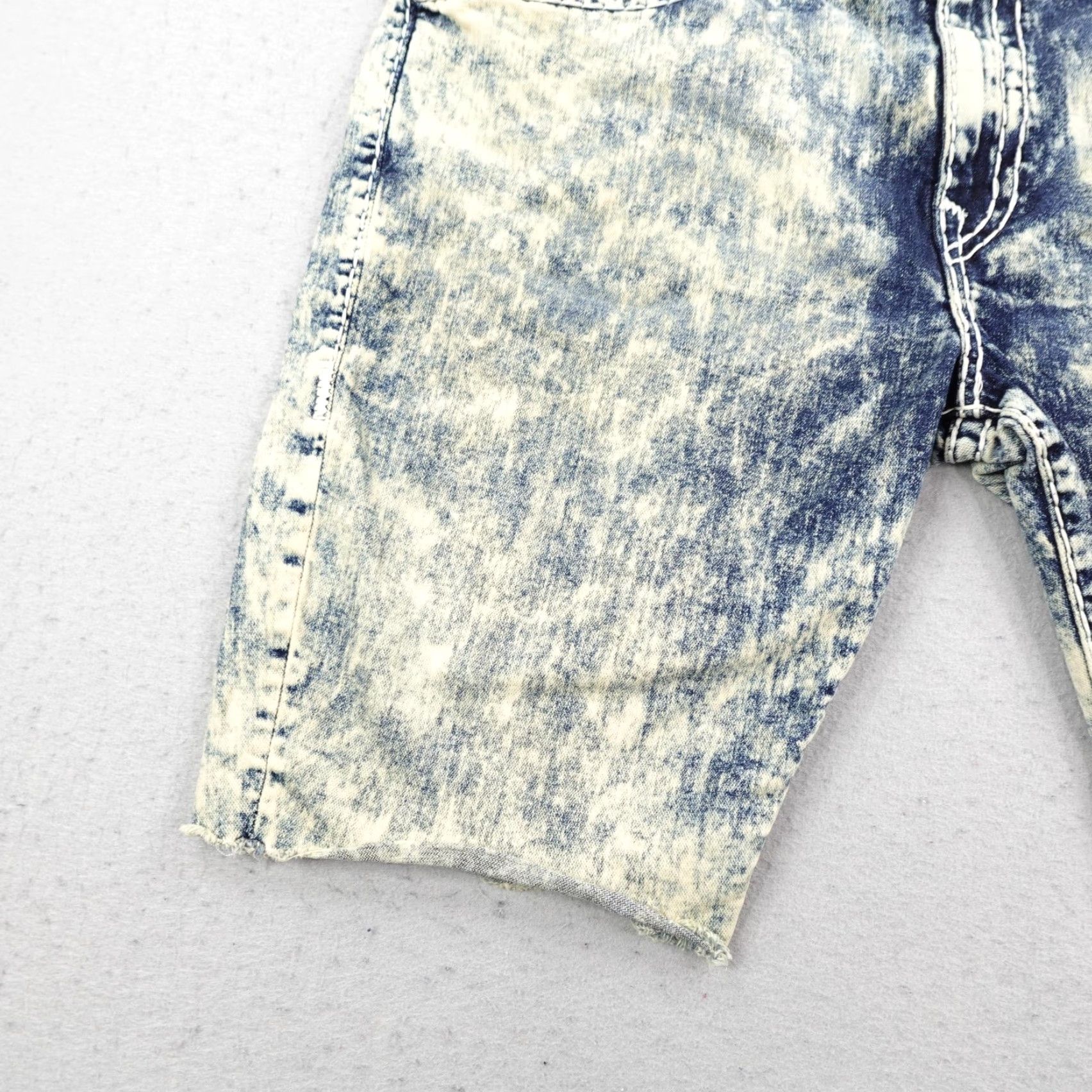 True Religion True Religion Shorts Mens 42 Blue Denim Jean Ricky Flap Super T Fray Bleach Dye Bermuda Size US 42 / EU 58 - 3 Thumbnail