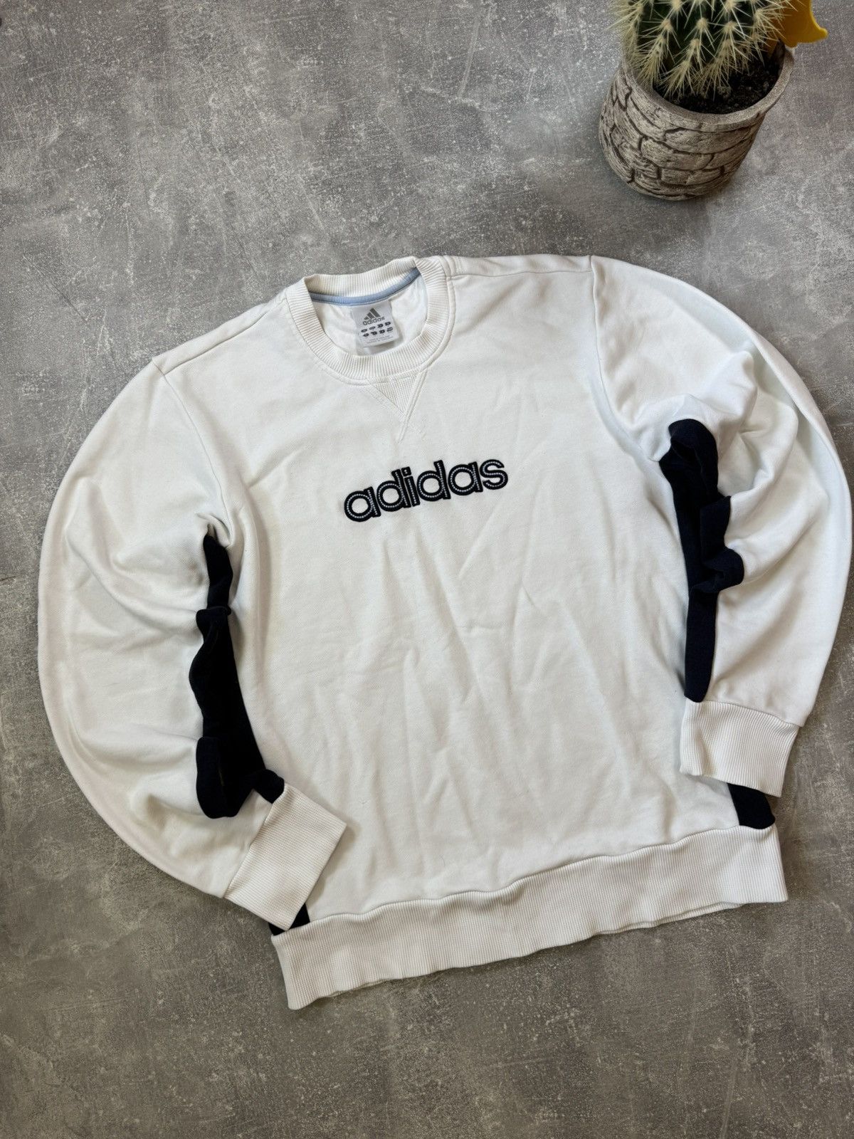 Vintage Adidas Vintage Sweatshirt Big Logo Size US M / EU 48-50 / 2 - 1 Thumbnail
