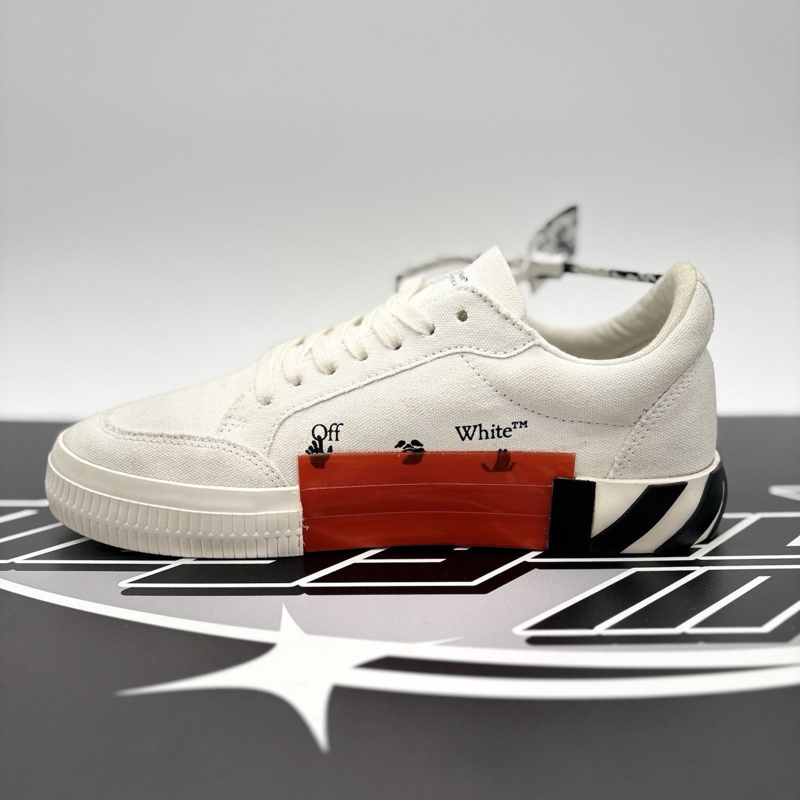 Off-White Off-White Vulc Sneaker ' White ' | GREAT CONDITION! Size US 7 / EU 40 - 5 Thumbnail