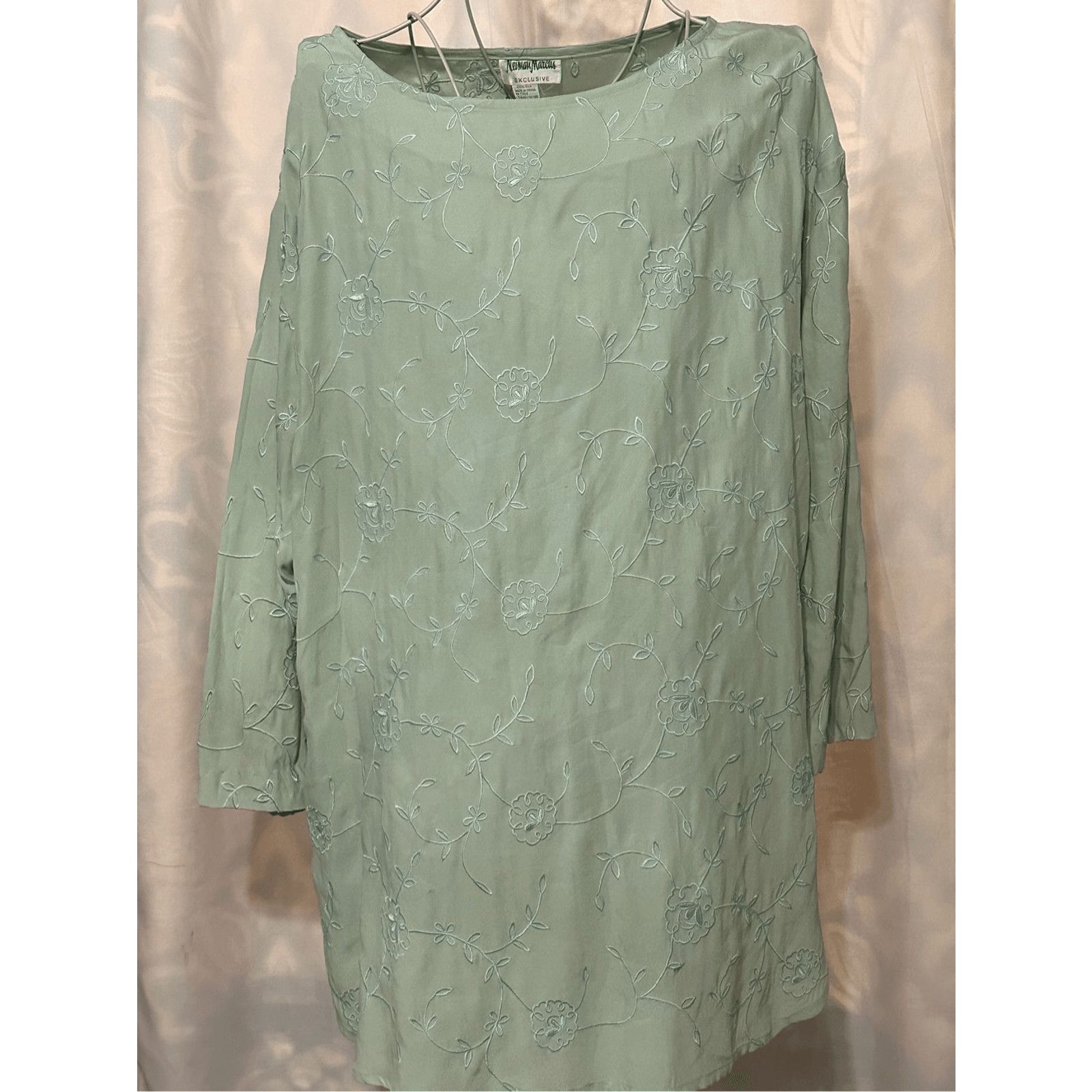 image of Neiman Marcus Vintage Nieman Marcus Exclusive Embroidered 100% Silk in Green, Women's