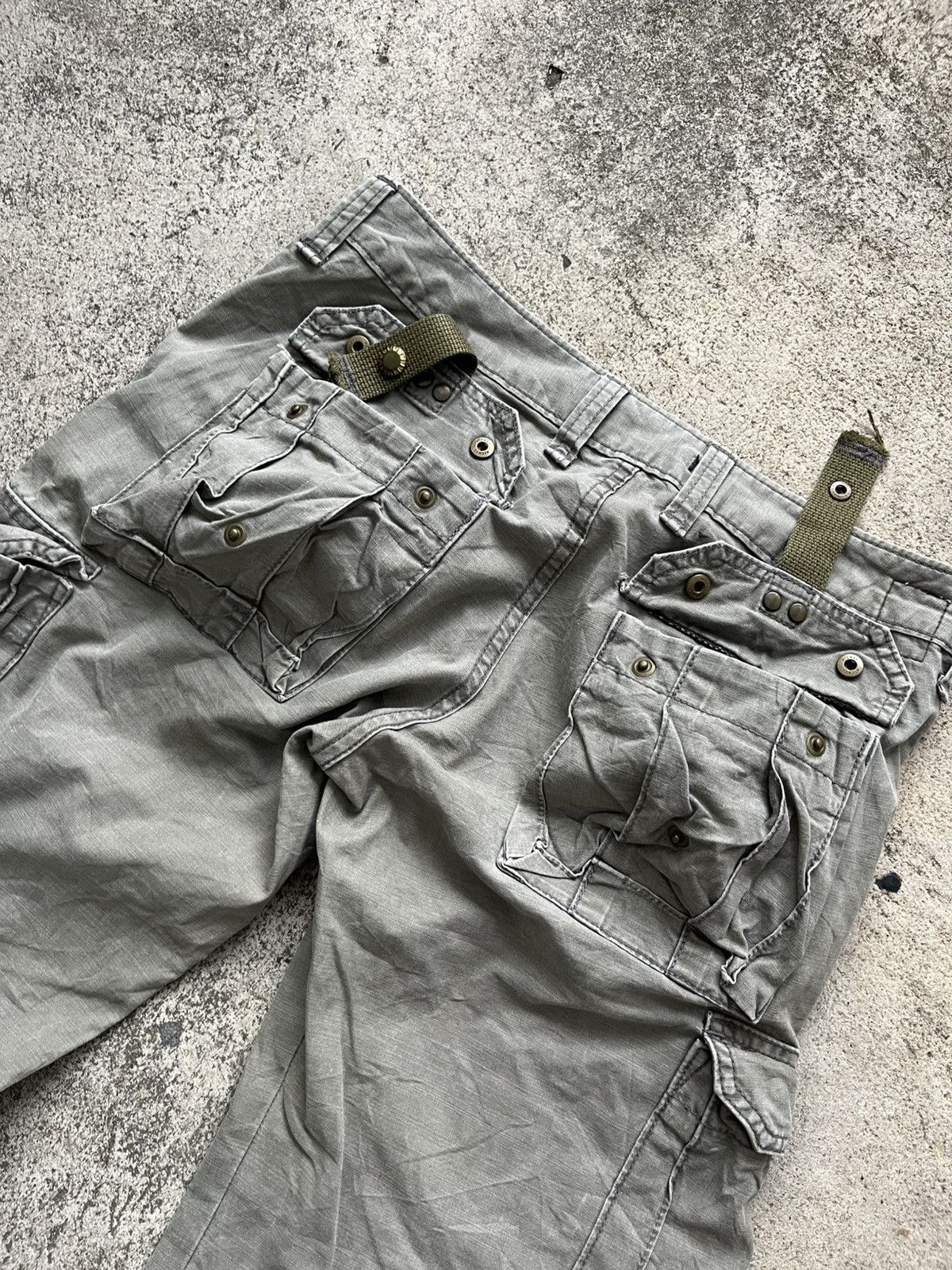 Japan brand // G.O.A. Style Low rise flared cargo pants