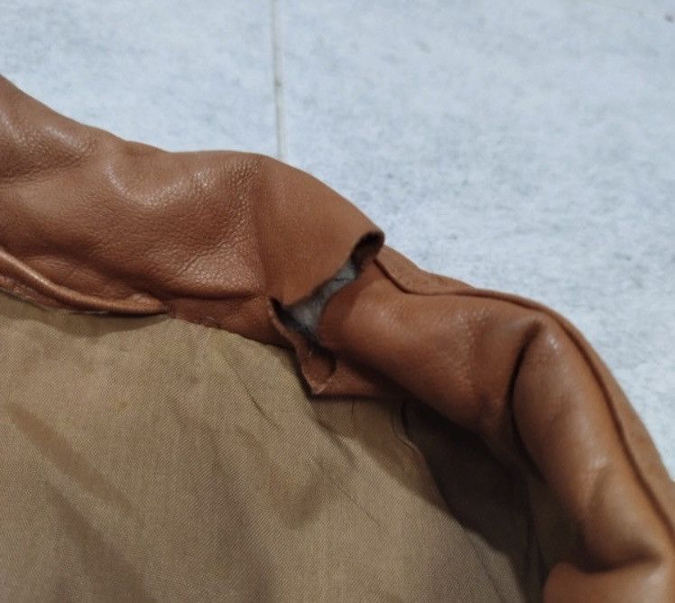 Designer × Vintage 80s Faded camel Brown chunky Leather Oversized bomber jacket Size US XL / EU 56 / 4 - 4 Thumbnail