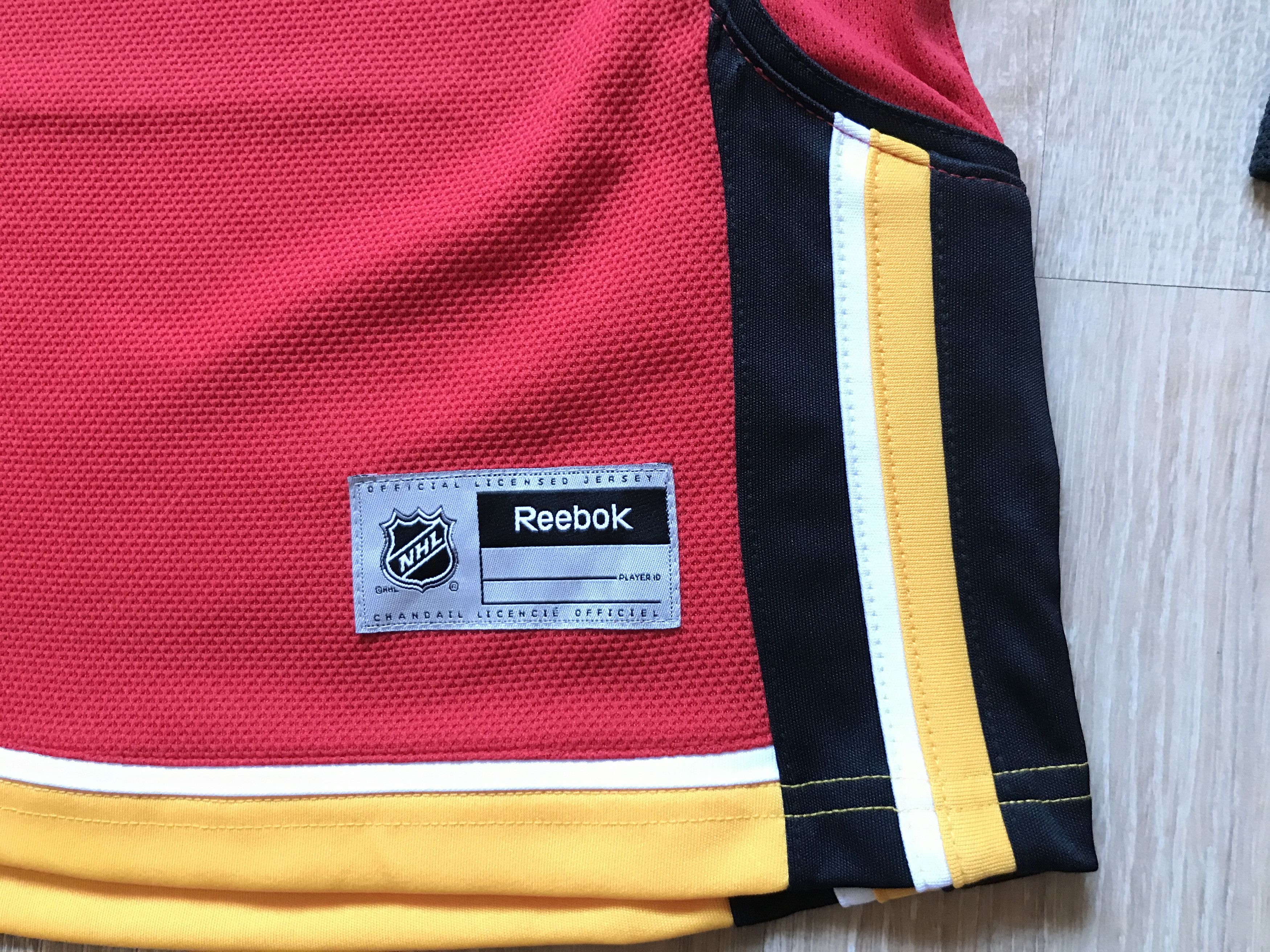 NHL × Reebok × Vintage Vintage Reebok Calgary Flames Womens Hockey Jersey Size M / US 6-8 / IT 42-44 - 4 Thumbnail