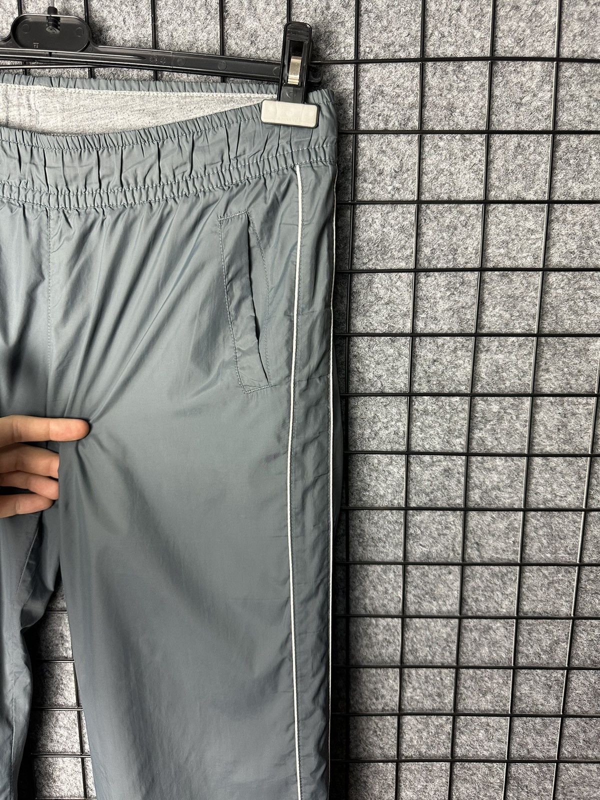 Nike Nike Sportswear Drawstring Hem Nylon Jogger Pants Size M Size 30" / US 8 / IT 44 - 6 Thumbnail