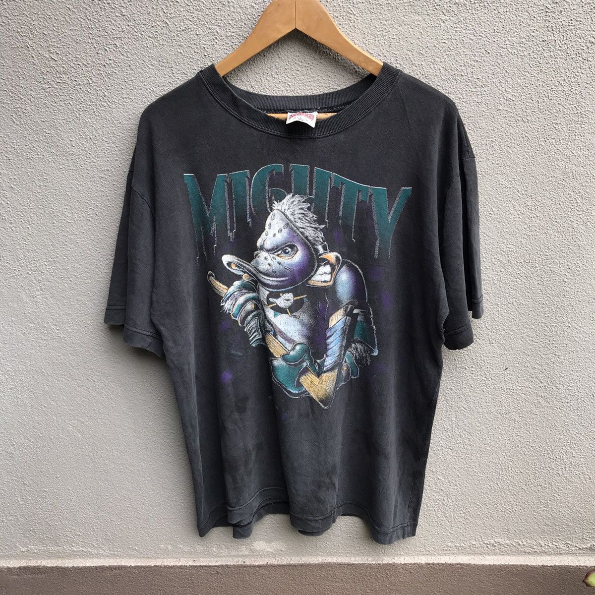 NHL Vintage MIGHTY DUCKS nhl tee distressed Size US L / EU 52-54 / 3 - 1 Thumbnail