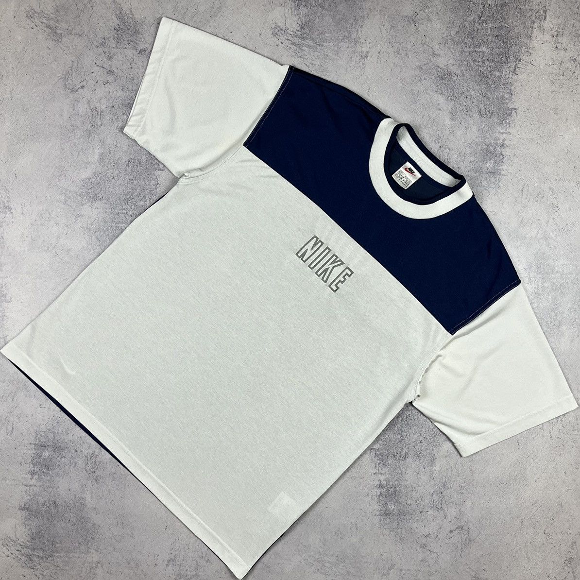 Nike Vintage Nike rare big logo jersey tee 90's Size US L / EU 52-54 / 3 - 1 Thumbnail