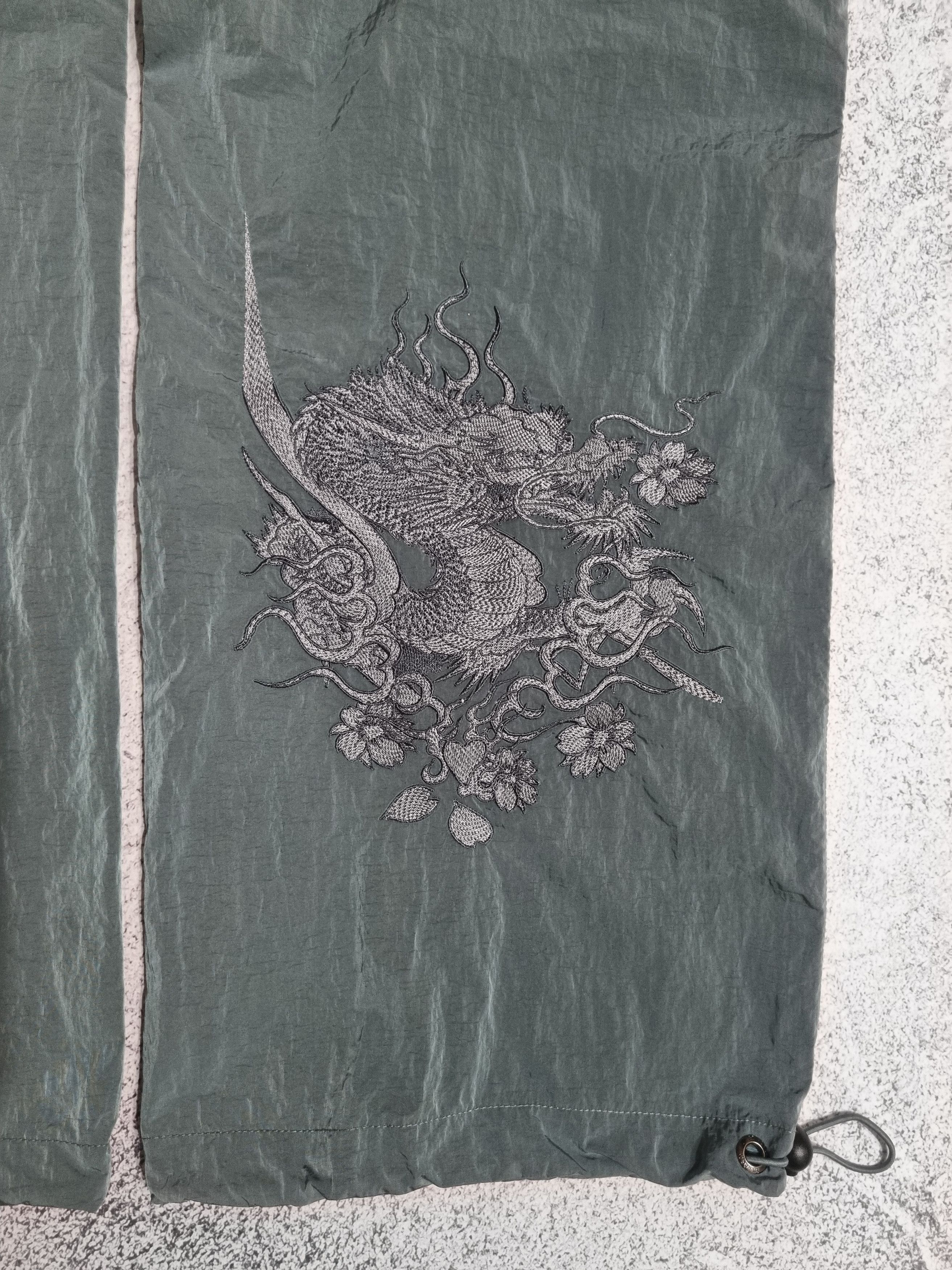 Ed Hardy Ed Hardy x Urban Outfitters Big Logo Metal Nylon Cargo Pants Size US 32 / EU 48 - 3 Thumbnail