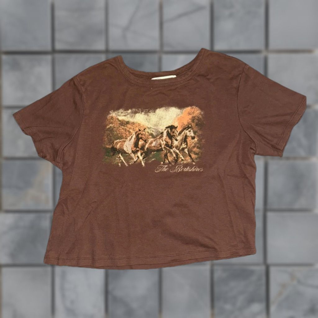 Vintage VINTAGE Girl Dangerous The Berkshires Graphic Horse T-Shirt Brown XL Women’s 18x17 Mens Womens Boys Girls Size XL / US 12-14 / IT 48-50 - 1 Thumbnail