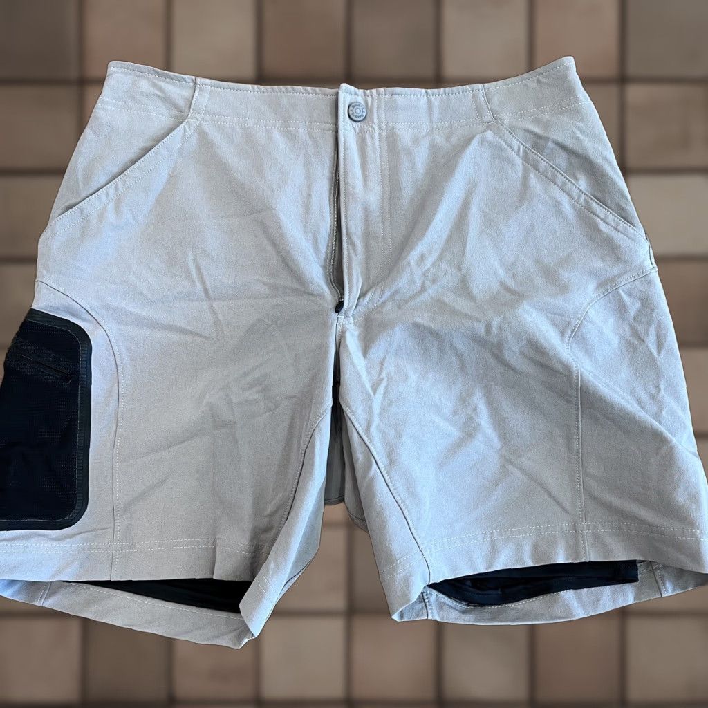 Vintage VINTAGE LL Bean Biking Shorts Men’s Medium Cargo Pants Casual Travel Workwear Beige Nylon Spandex 90s Outdoor Size US 31 - 1 Thumbnail